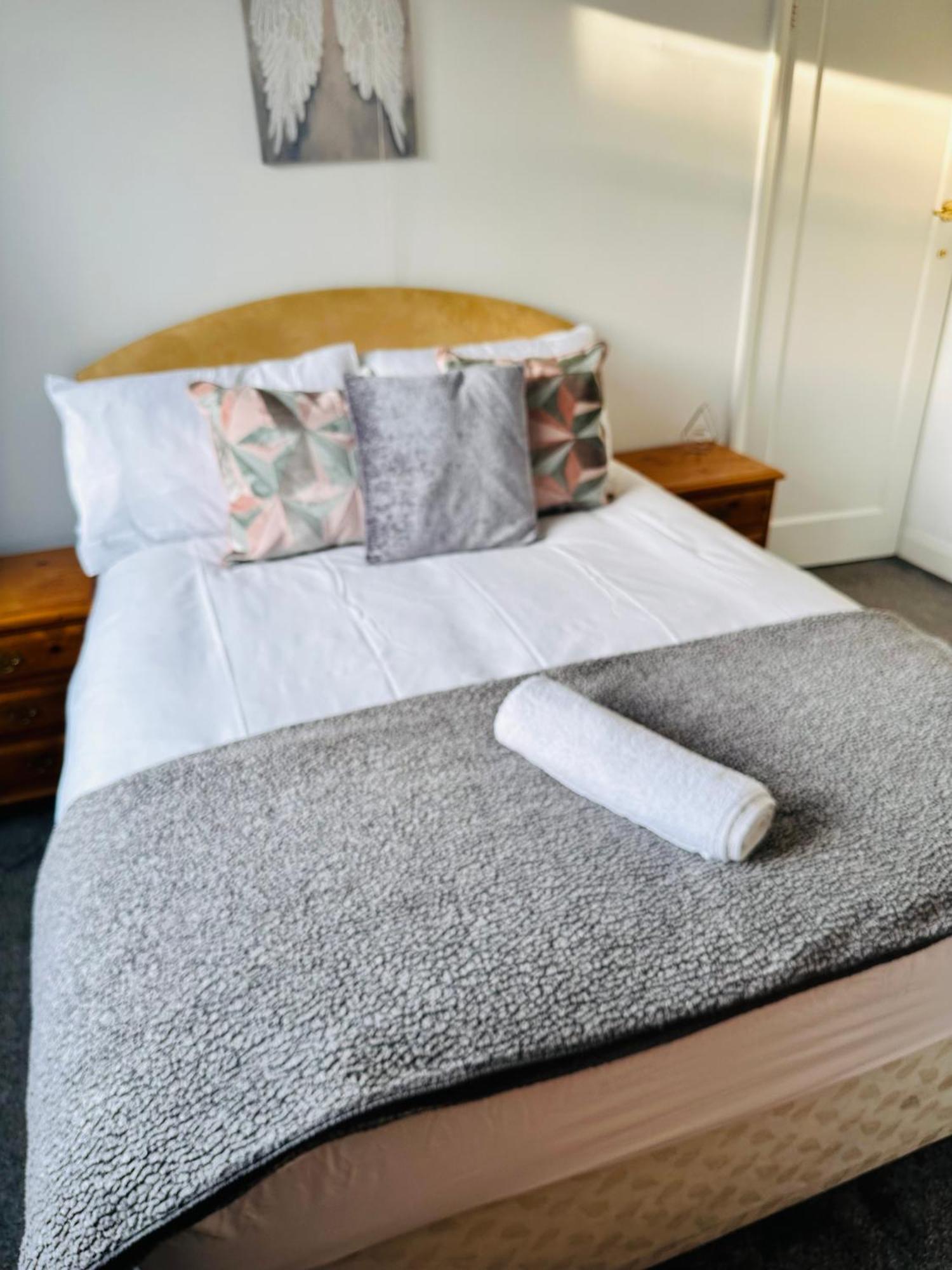 Spacious Town House * Coventry