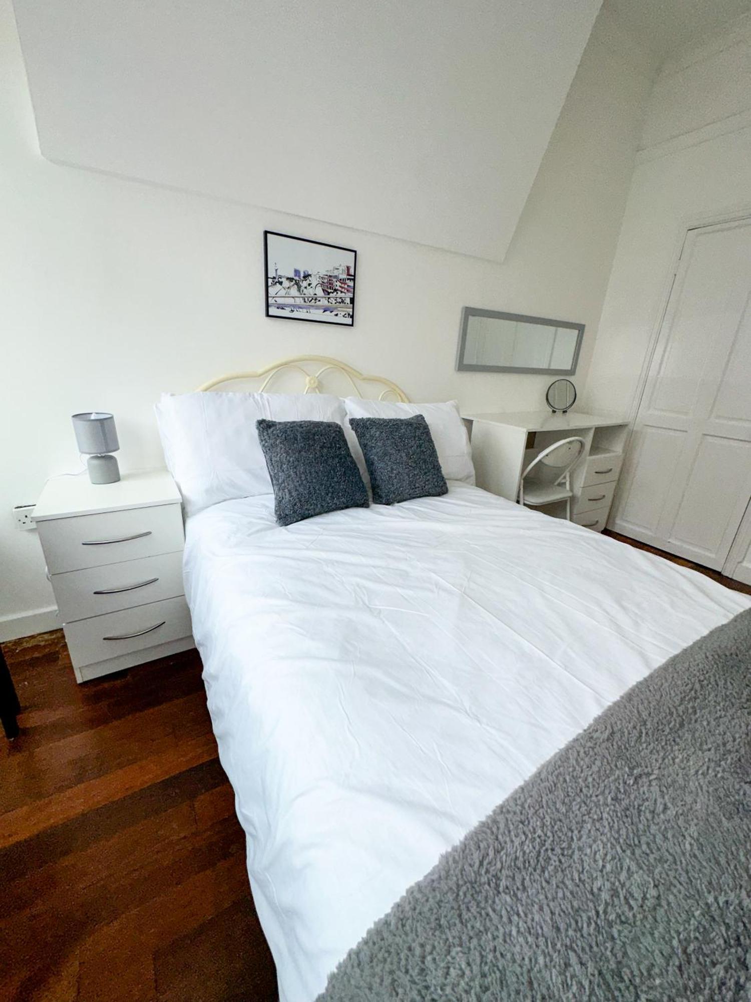 Spacious Town House Apartment *