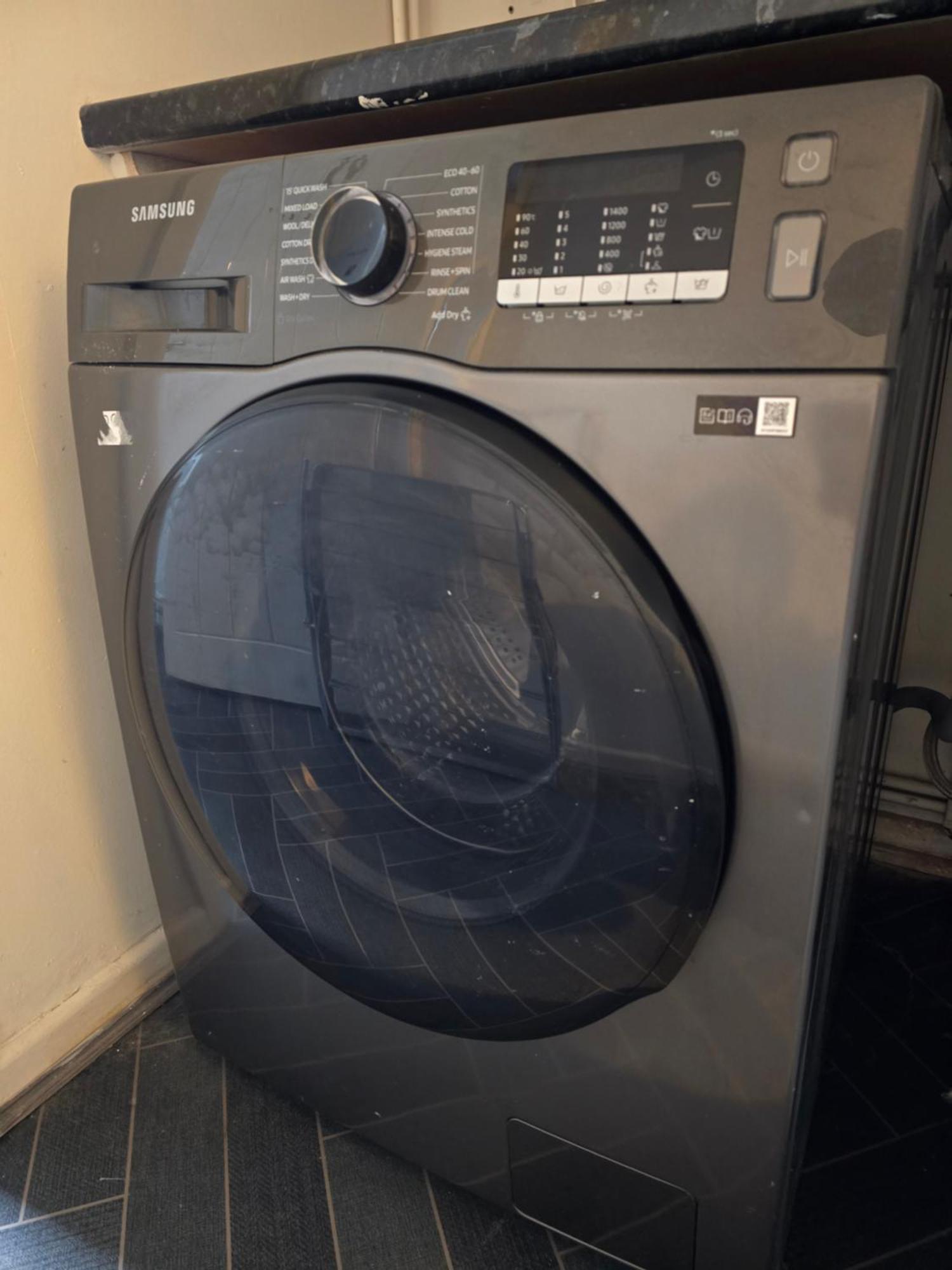Contractors, Centre, 4 Double Rooms, 3 Showers-toilets, Sleeps 10, 4 Tvs Holiday home Coventry