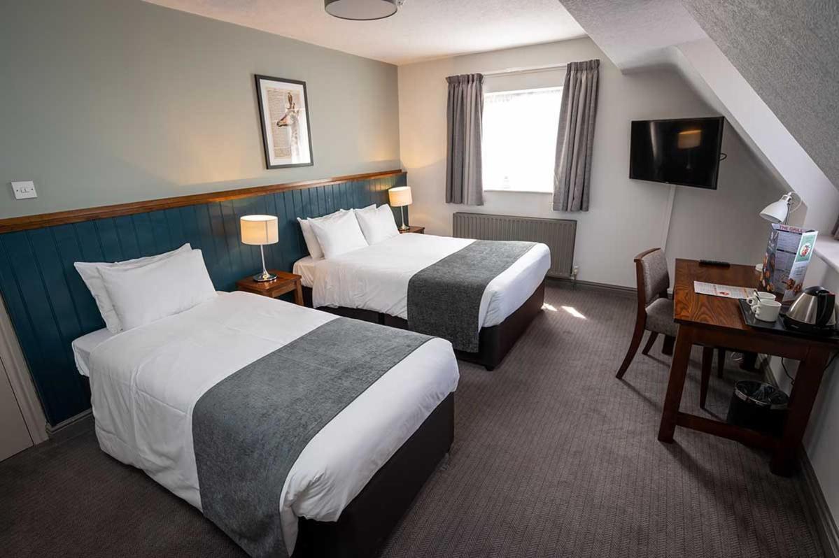 Cocked By Greene King Hotel