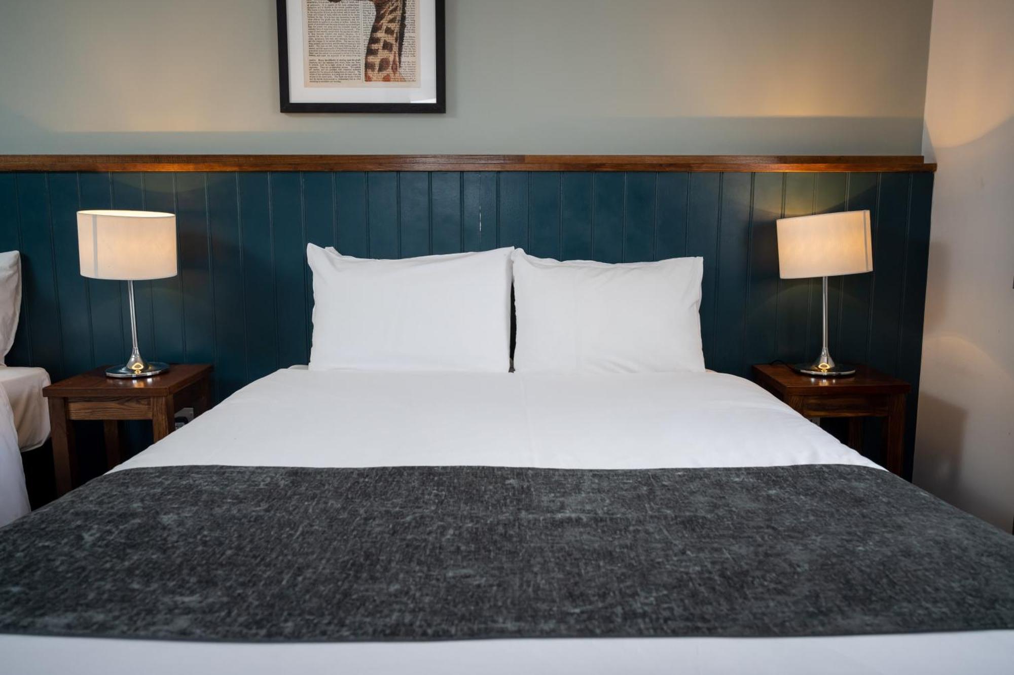 Cocked By Greene King Hotel