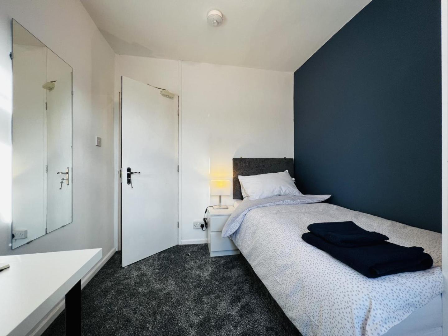 Monthly Offers, 7 Guests, Business, Wifi Apartment *