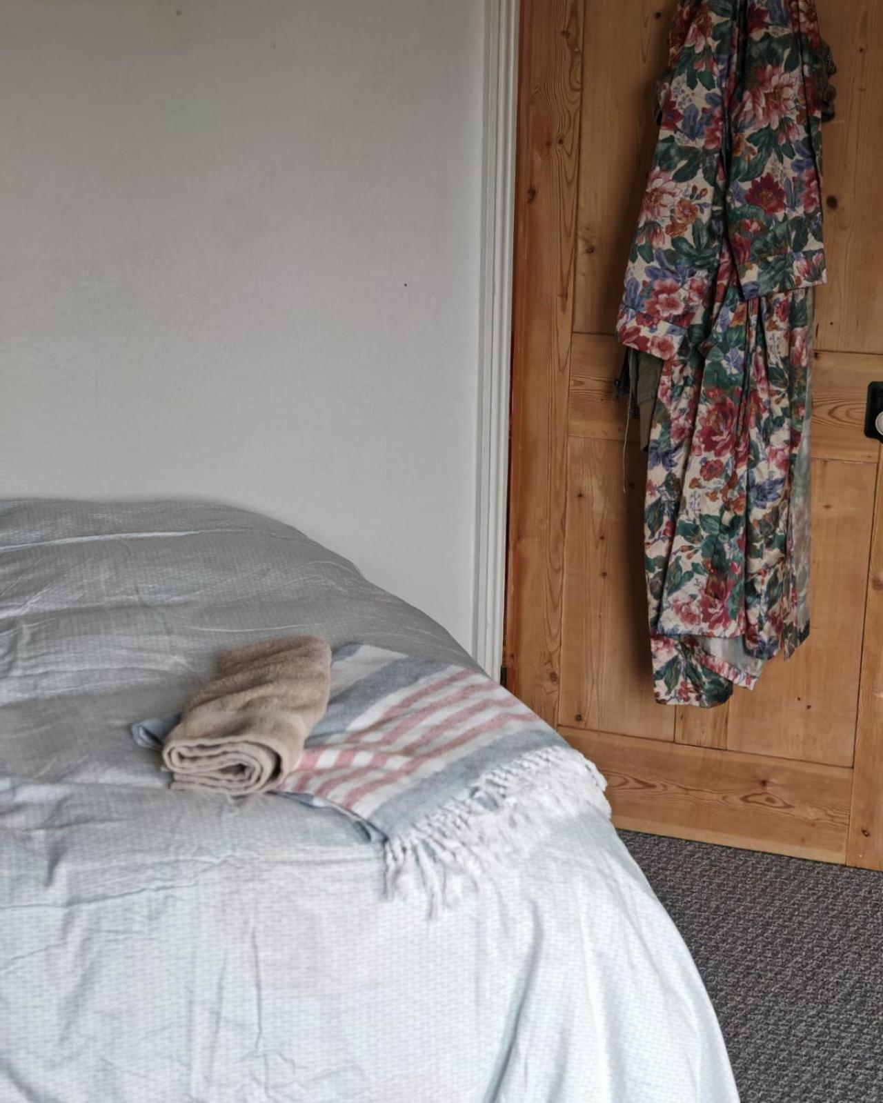 Double Bedroom In Homestay Coventry