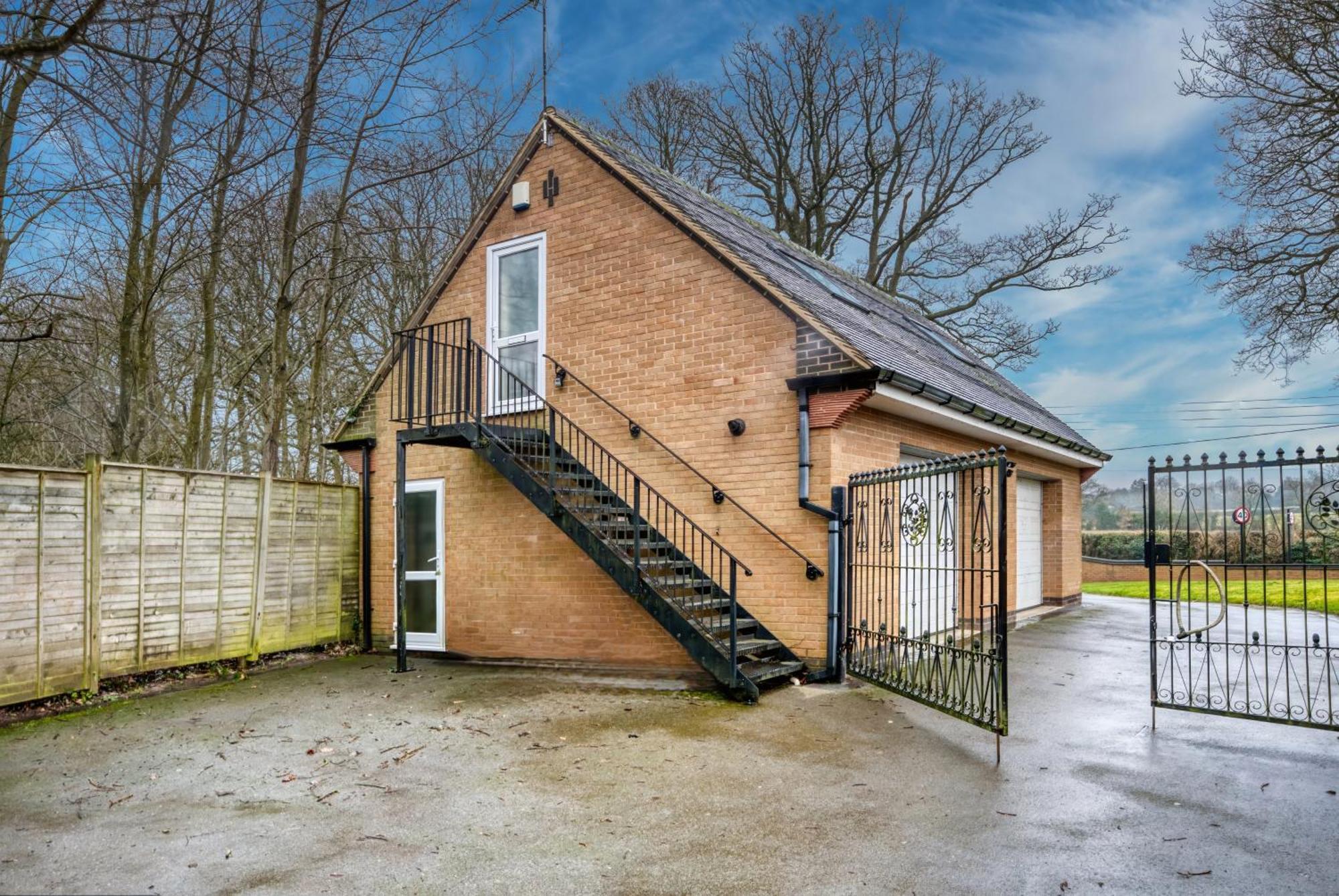 Beautiful Country Apartment, Rated Exceptional Coventry