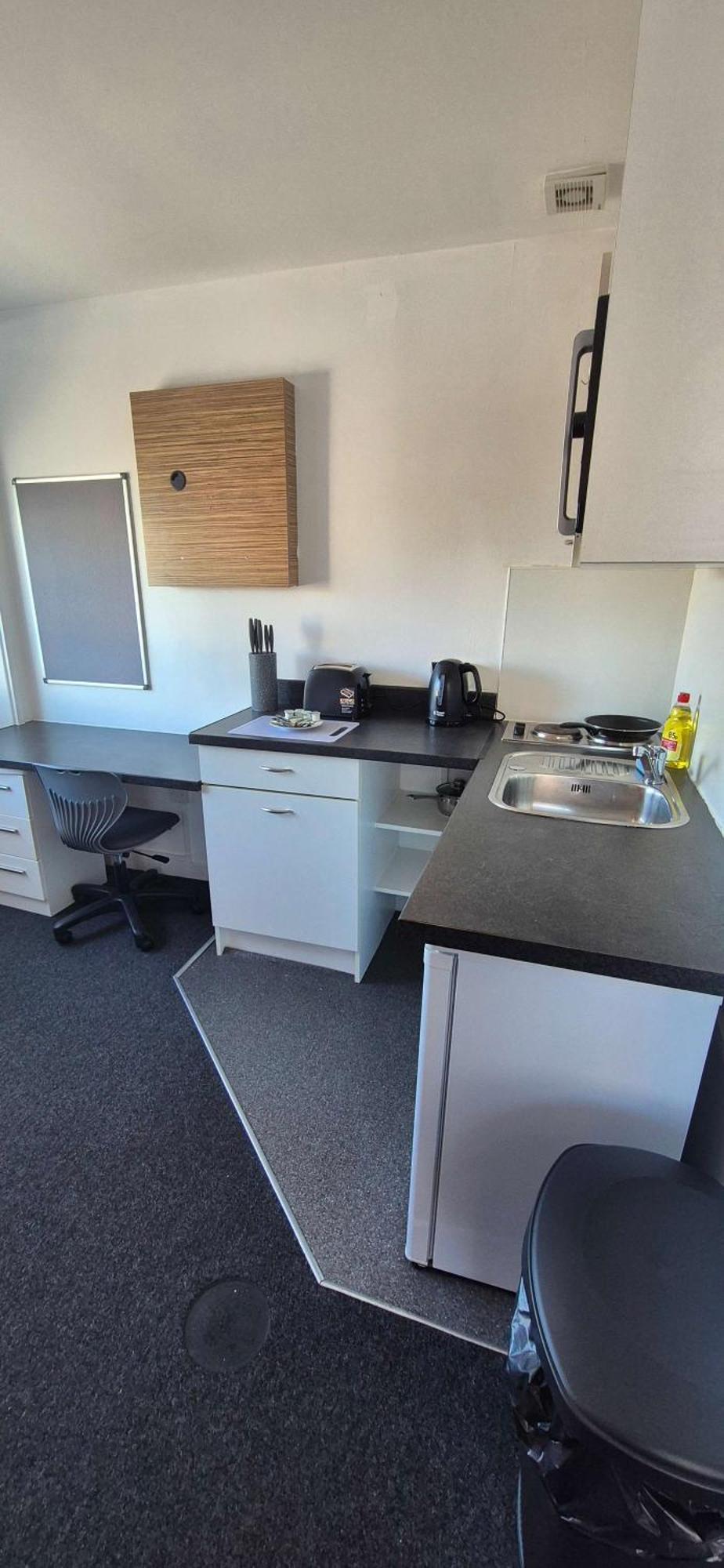 Lovely Budget In Centre Apartment *