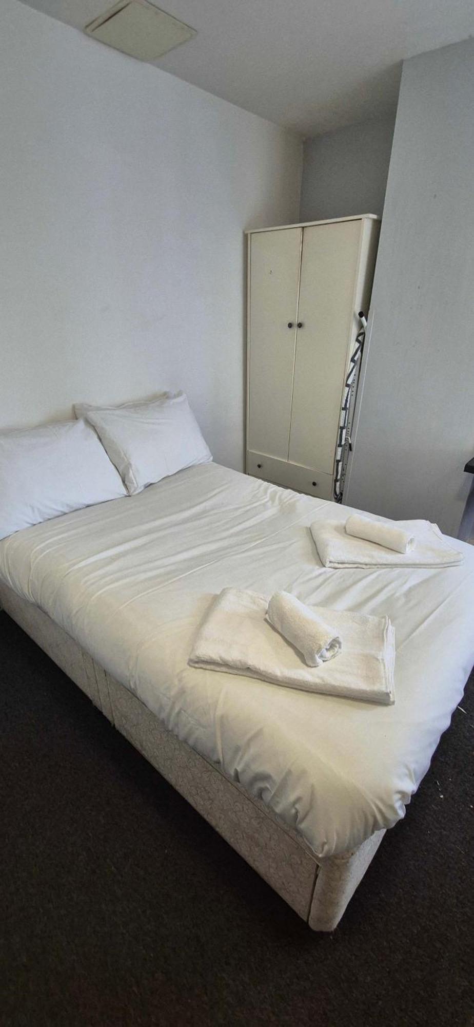 Modern Budget In Centre Apartment *