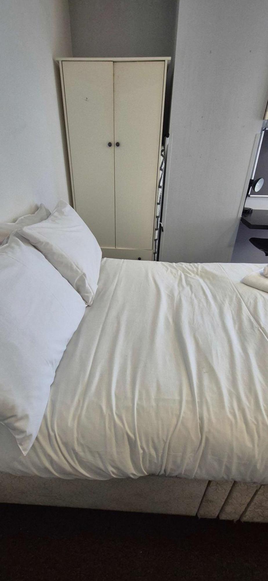 Modern Budget In Centre Apartment *
