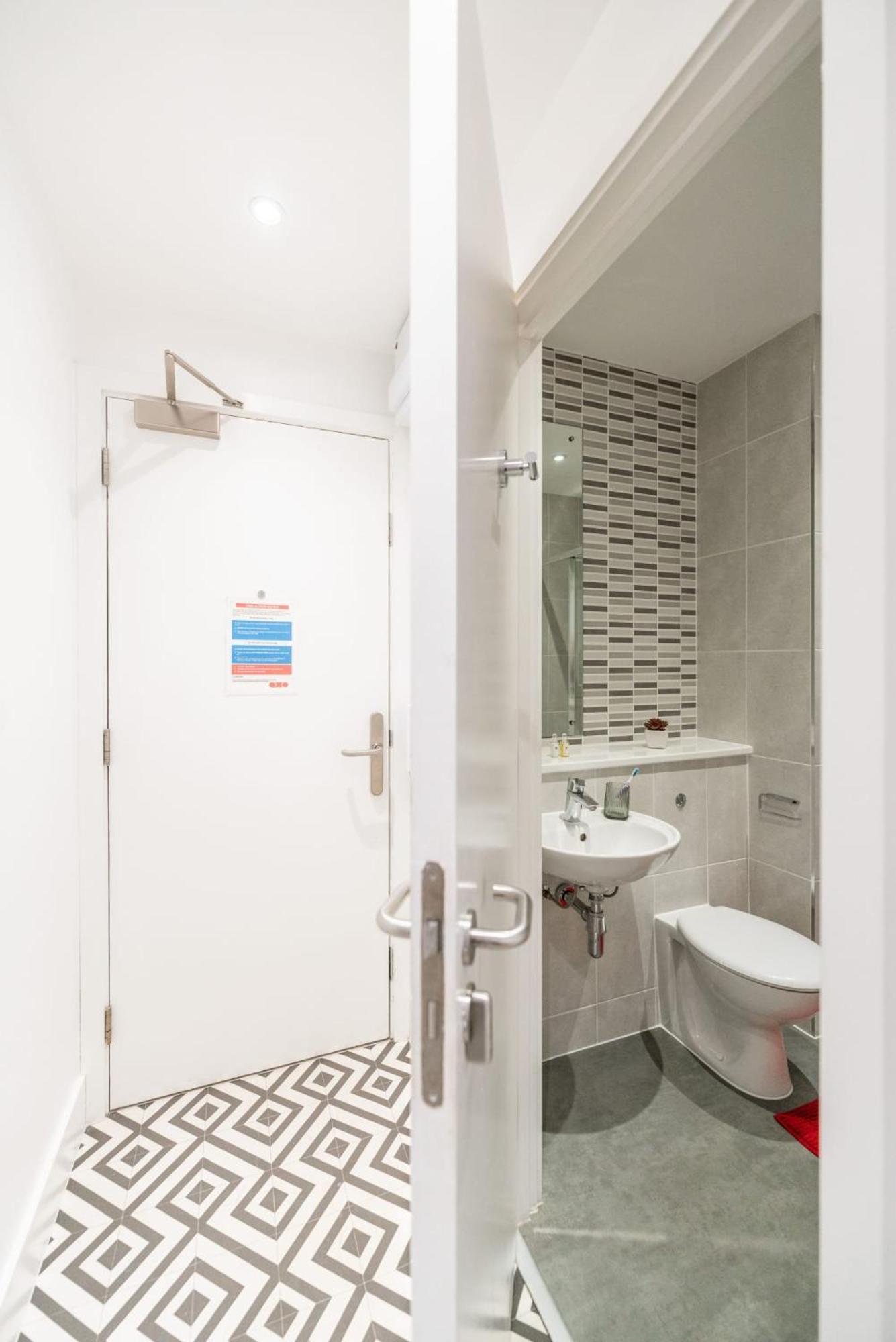 Apartment Modern And Trendy At Sherbourne Village In *