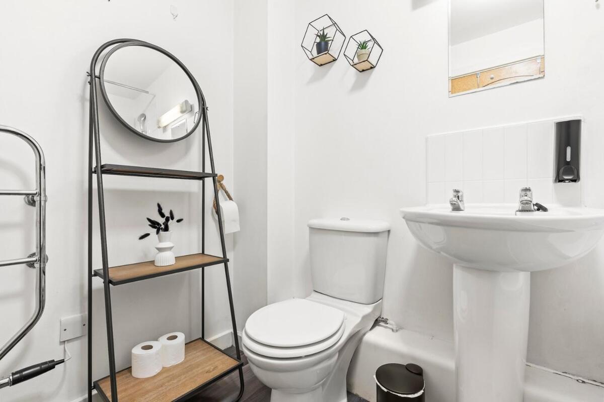Centre 2 Bedroom - Private Parking, Balcony, Self-check-in And Fast Wifi By Yoko Apartment *
