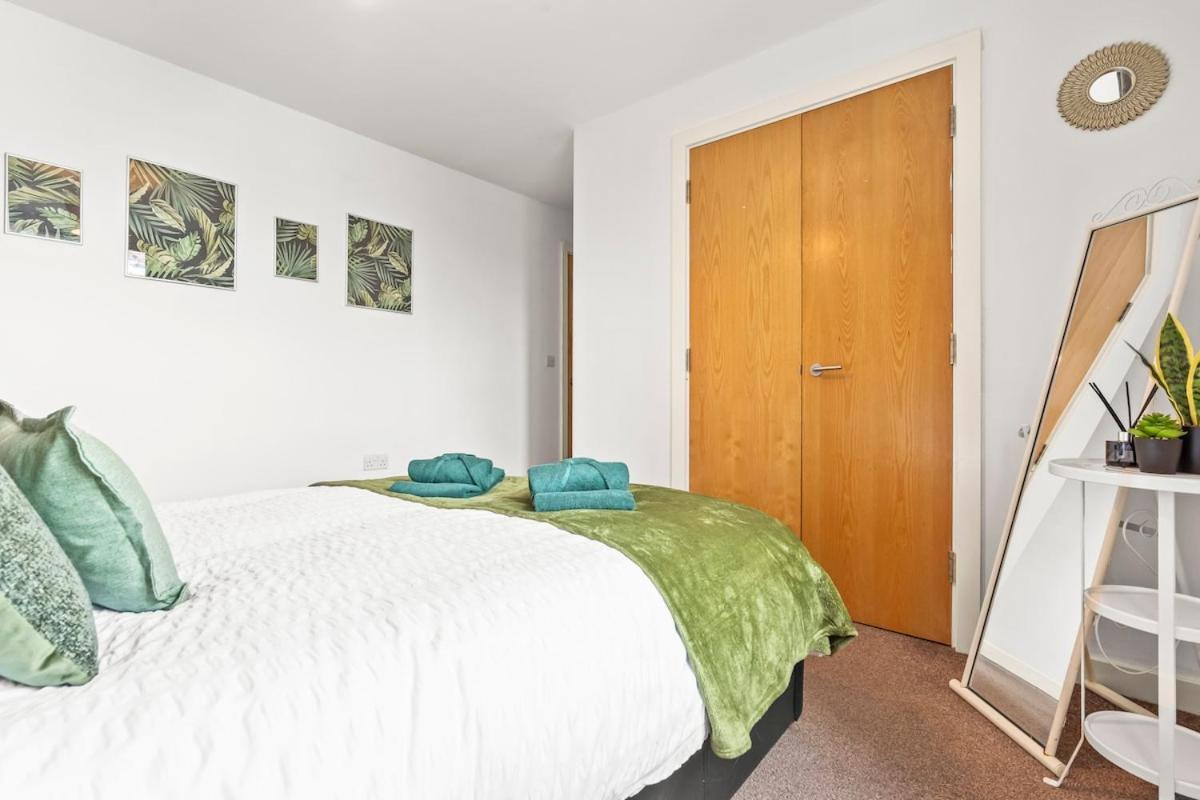 Centre 2 Bedroom - Private Parking, Balcony, Self-check-in And Fast Wifi By Yoko *