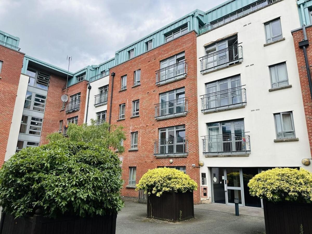 Centre 2 Bedroom - Private Parking, Balcony, Self-check-in And Fast Wifi By Yoko *