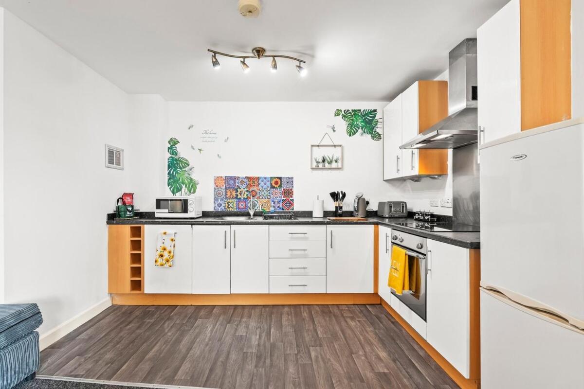 Centre 2 Bedroom - Private Parking, Balcony, Self-check-in And Fast Wifi By Yoko Apartment