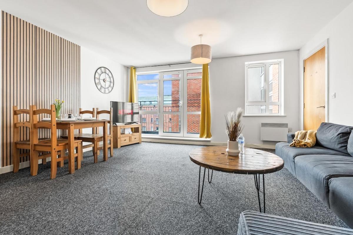 Centre 2 Bedroom - Private Parking, Balcony, Self-check-in And Fast Wifi By Yoko