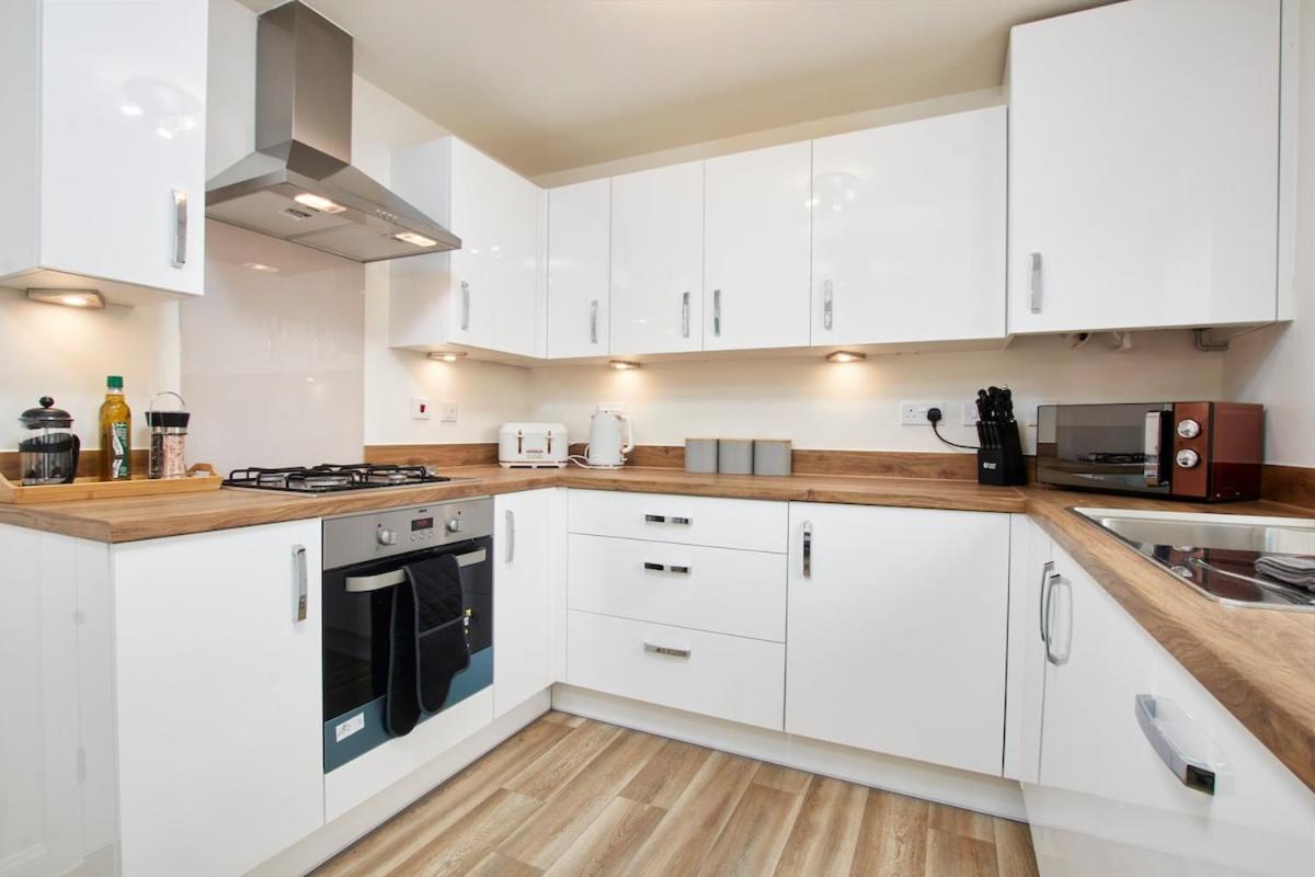 Holiday home Perfect 3br House Sleeps 9 *