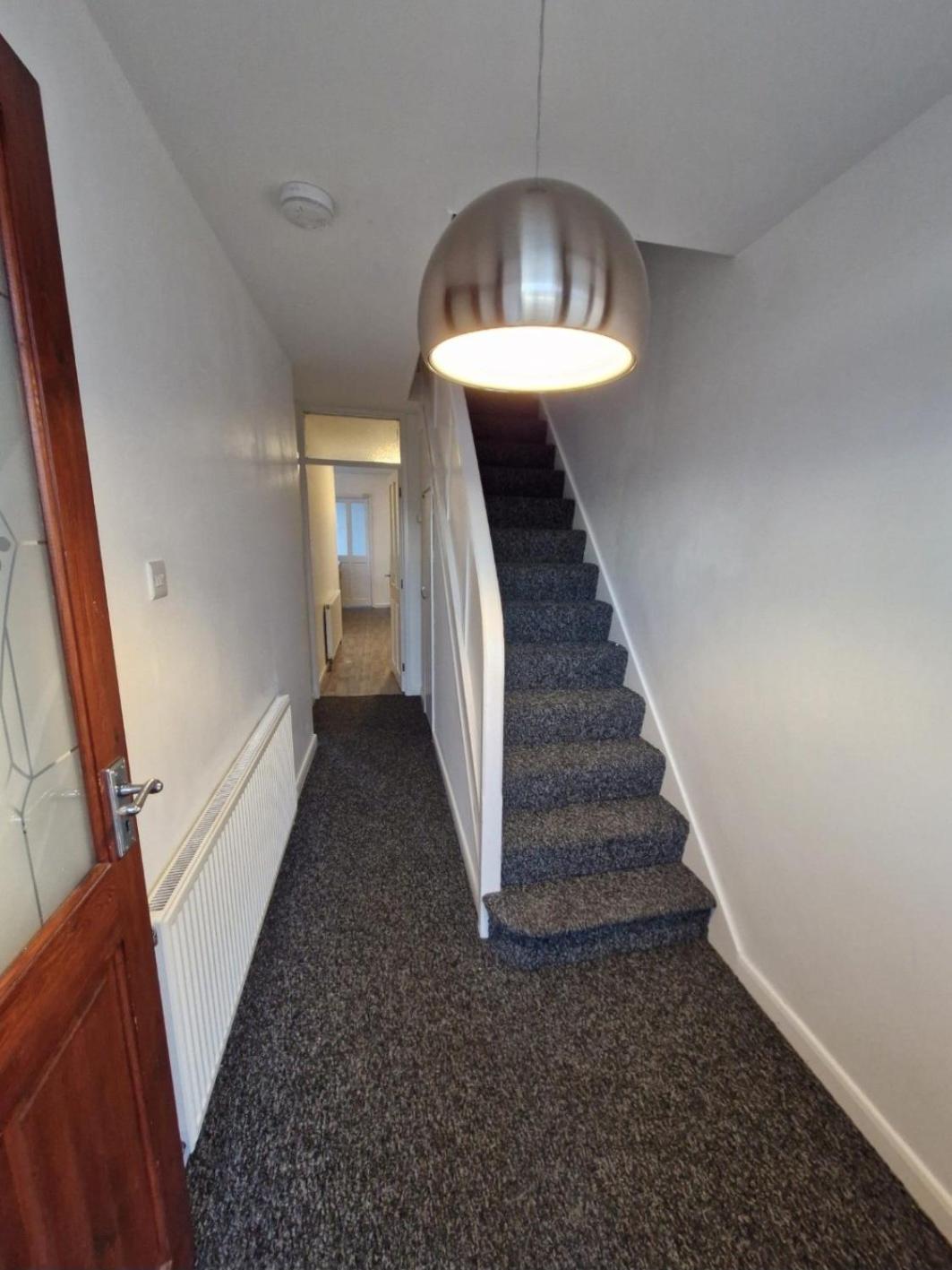 Holiday home Spacious 3-bed -private Garden Bbq & Parking Coventry