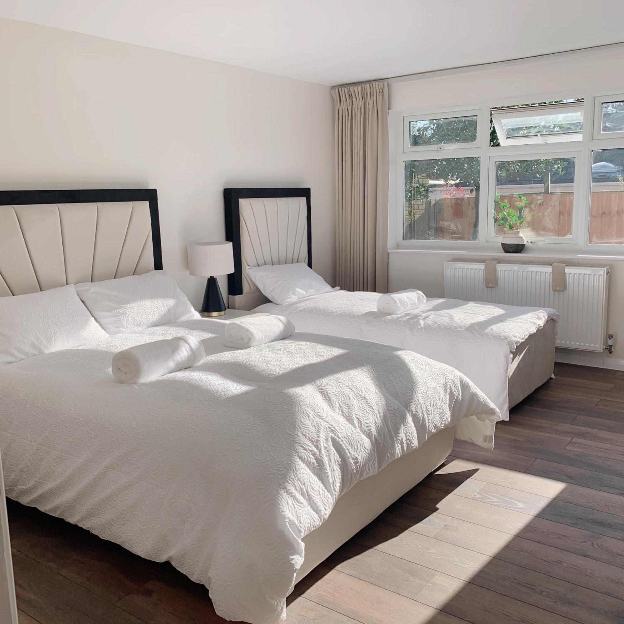 Pousada Cannon Village- Elegance & Comfort By Cannon Park , A Historic Retreat Next To The Of Warwick ,free Parking ,3 Bedrooms ,sleeps 9 *