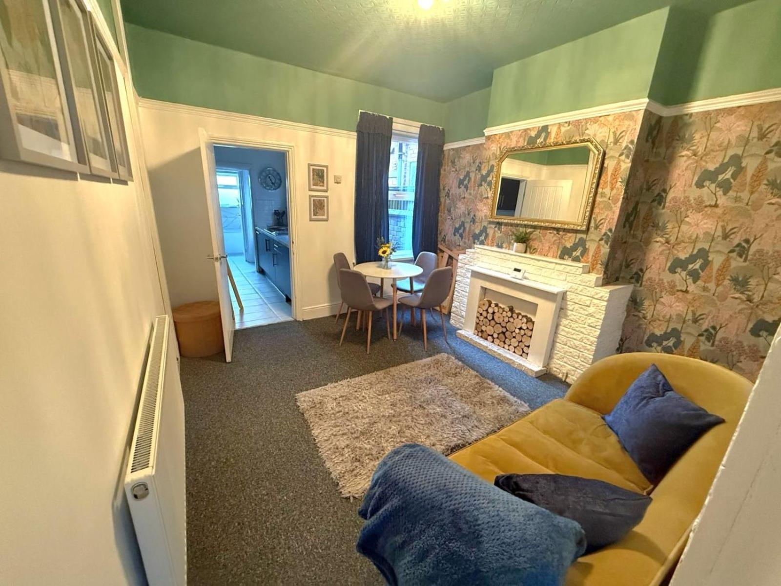 3bed Terraced House Cv5 *