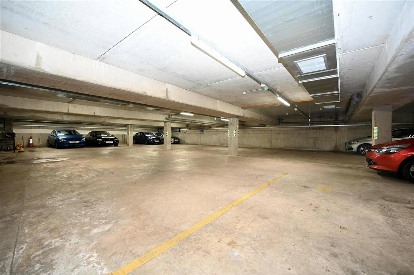 Centre 2 Bedroom - Private Parking, Balcony, Self-check-in And Fast Wifi By Yoko Coventry