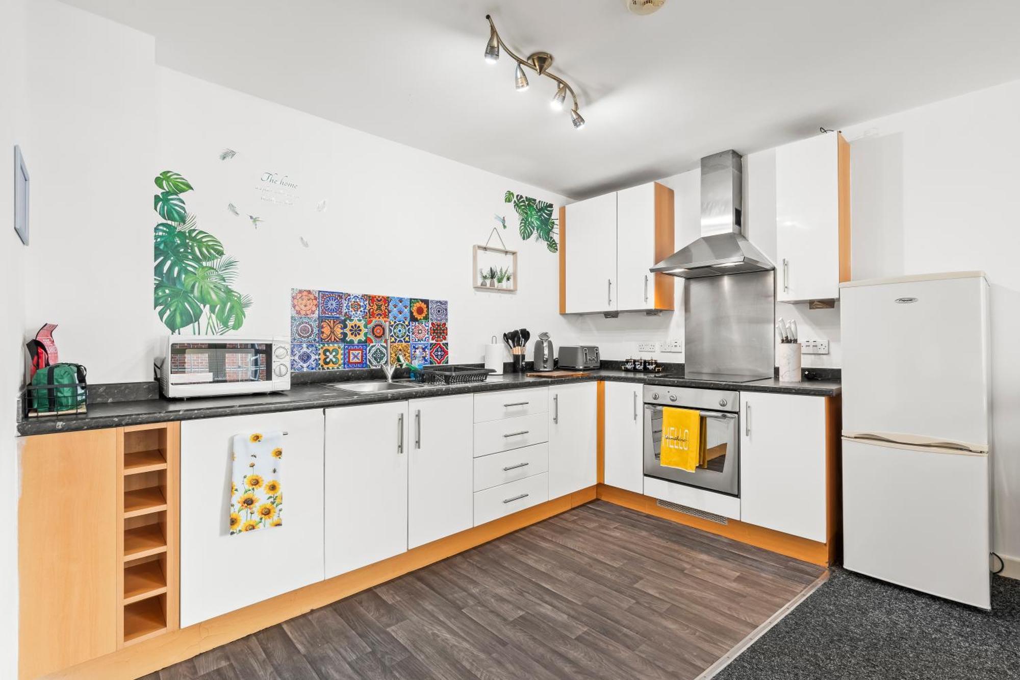 Centre 2 Bedroom - Private Parking, Balcony, Self-check-in And Fast Wifi By Yoko Coventry