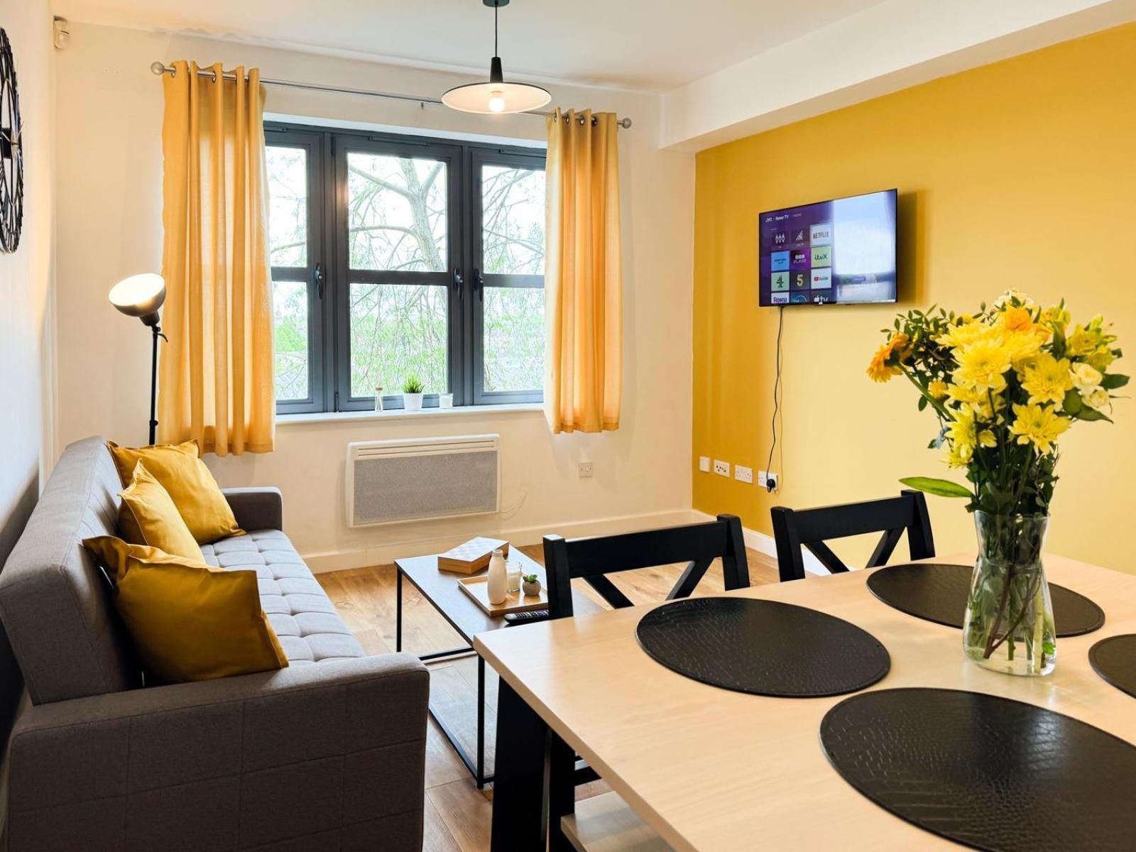 Apartment Vibrant Cosy 2 Bedroom *