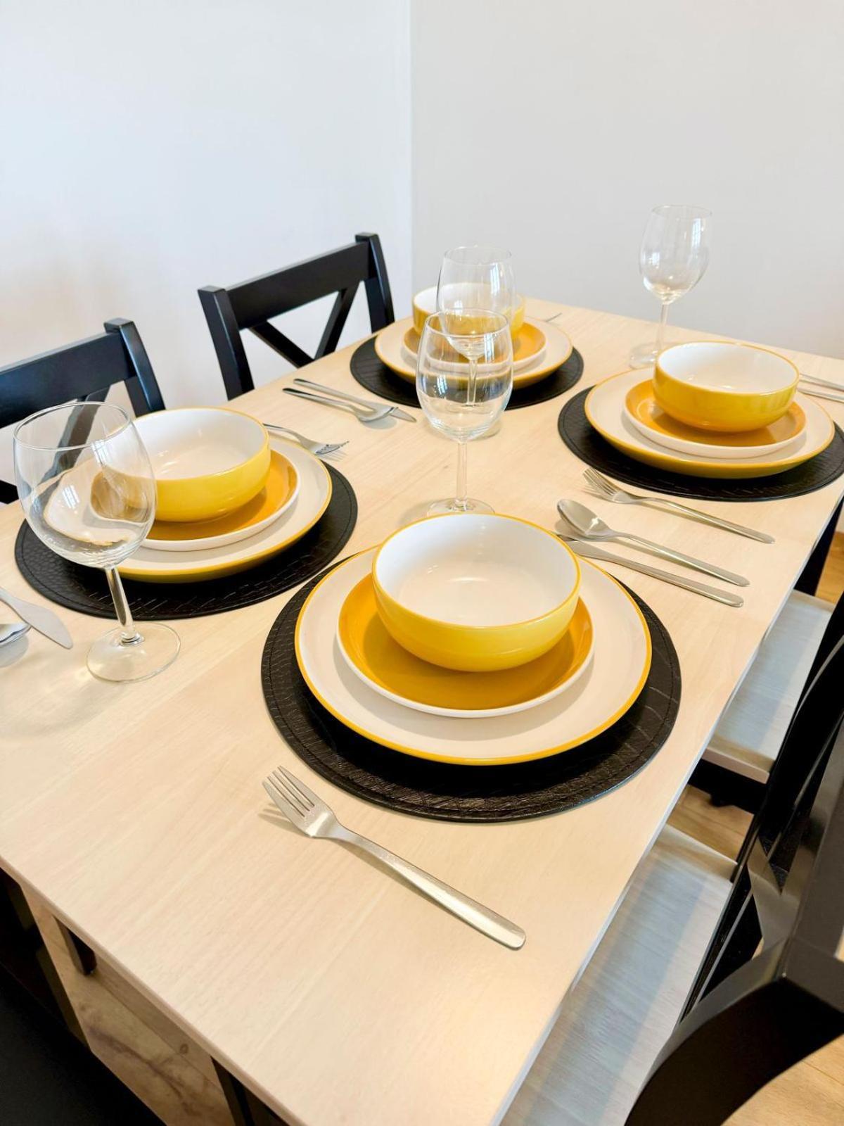 Apartment Vibrant Cosy 2 Bedroom *