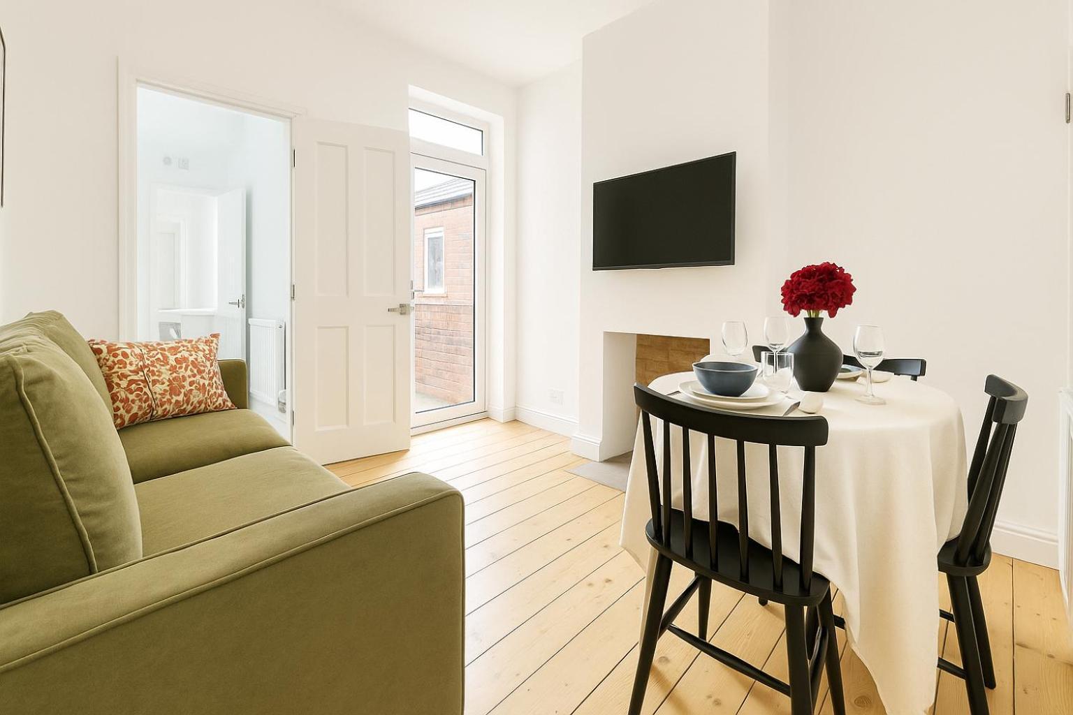 Urban Oasis Serviced - Families, Remote Work, Corporate, Contractors Apartment Coventry