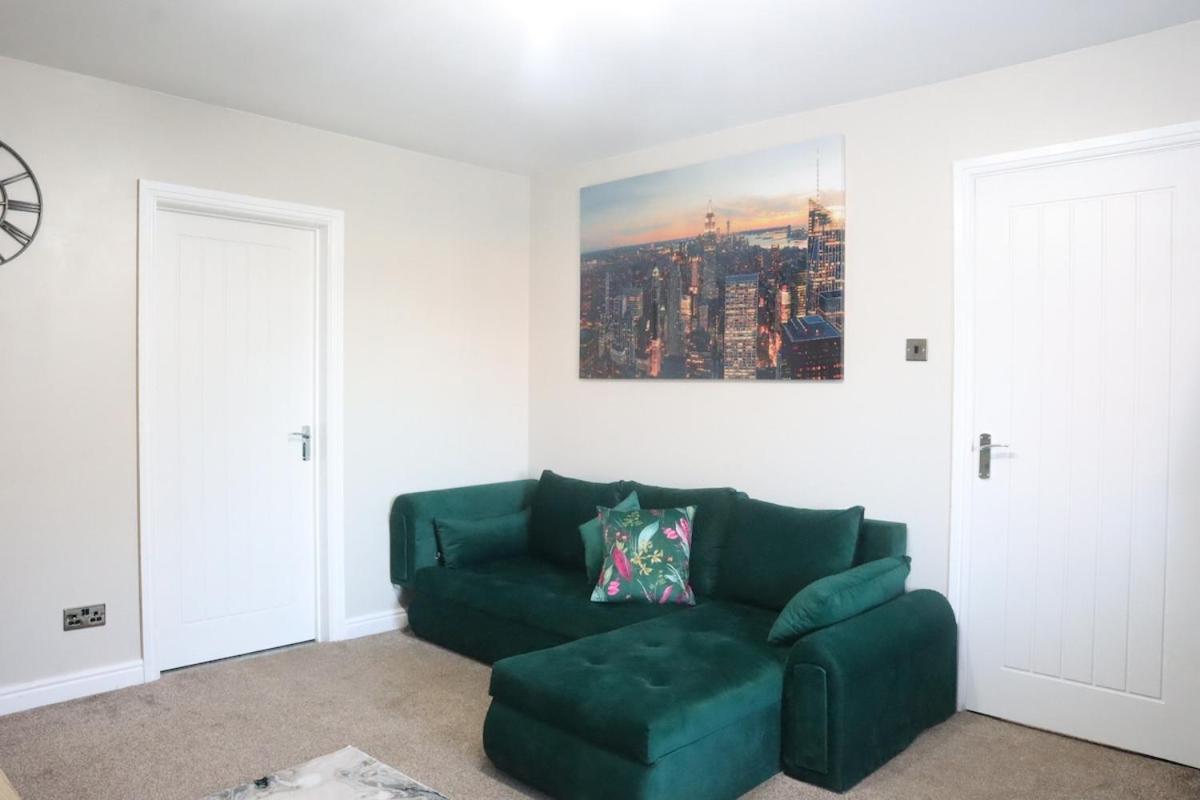 Home-3 Bed Rooms- Parking-netflix * Coventry