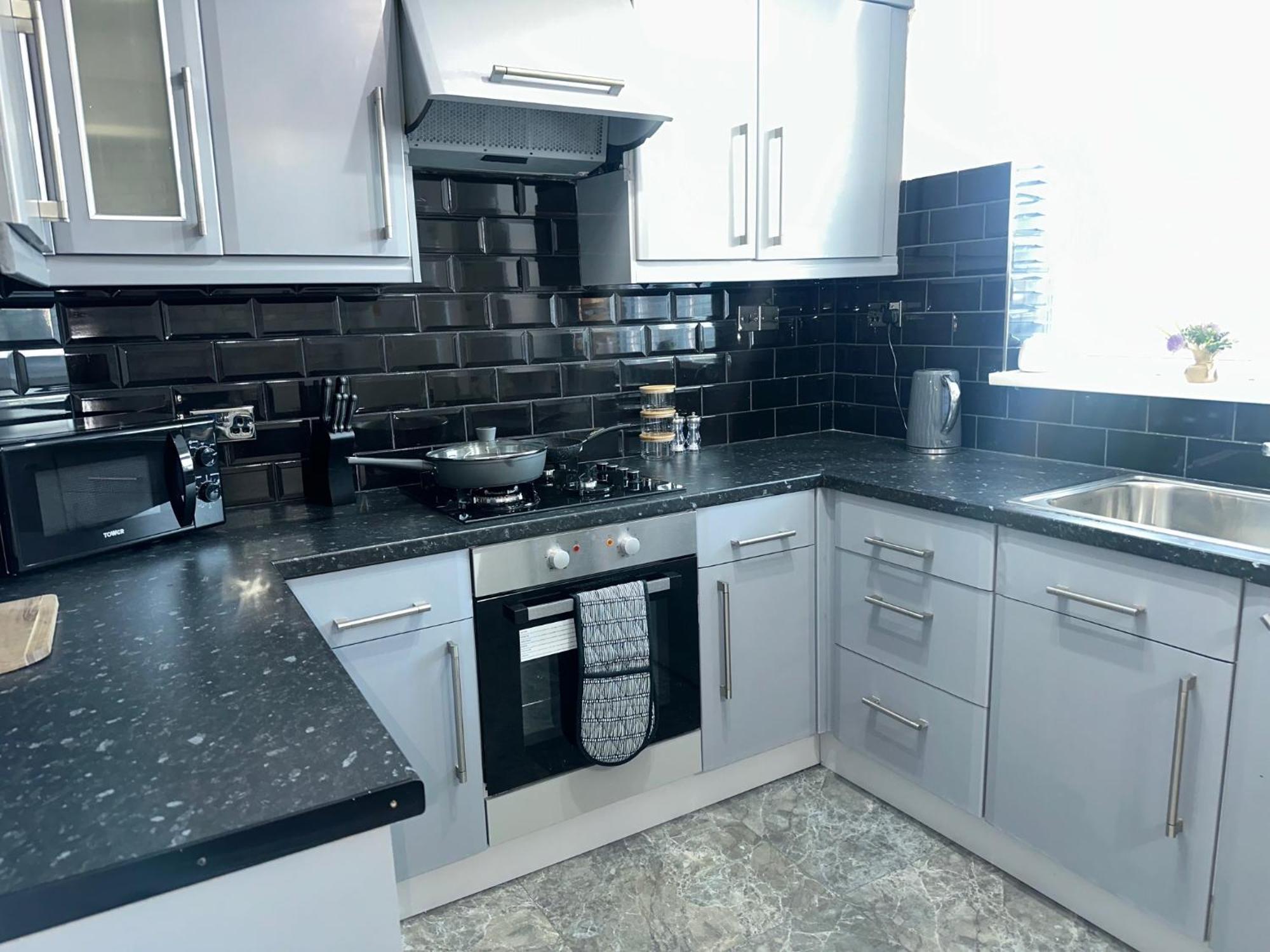 Home-3 Bed Rooms- Parking-netflix