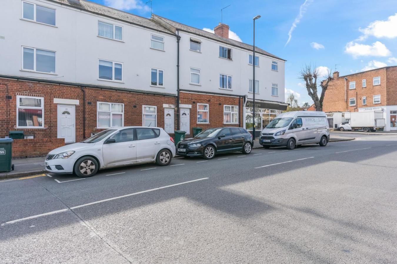 Charming 2br In Free Street Parking Coventry
