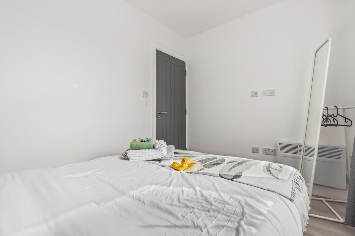 Charming 2br In Free Street Parking