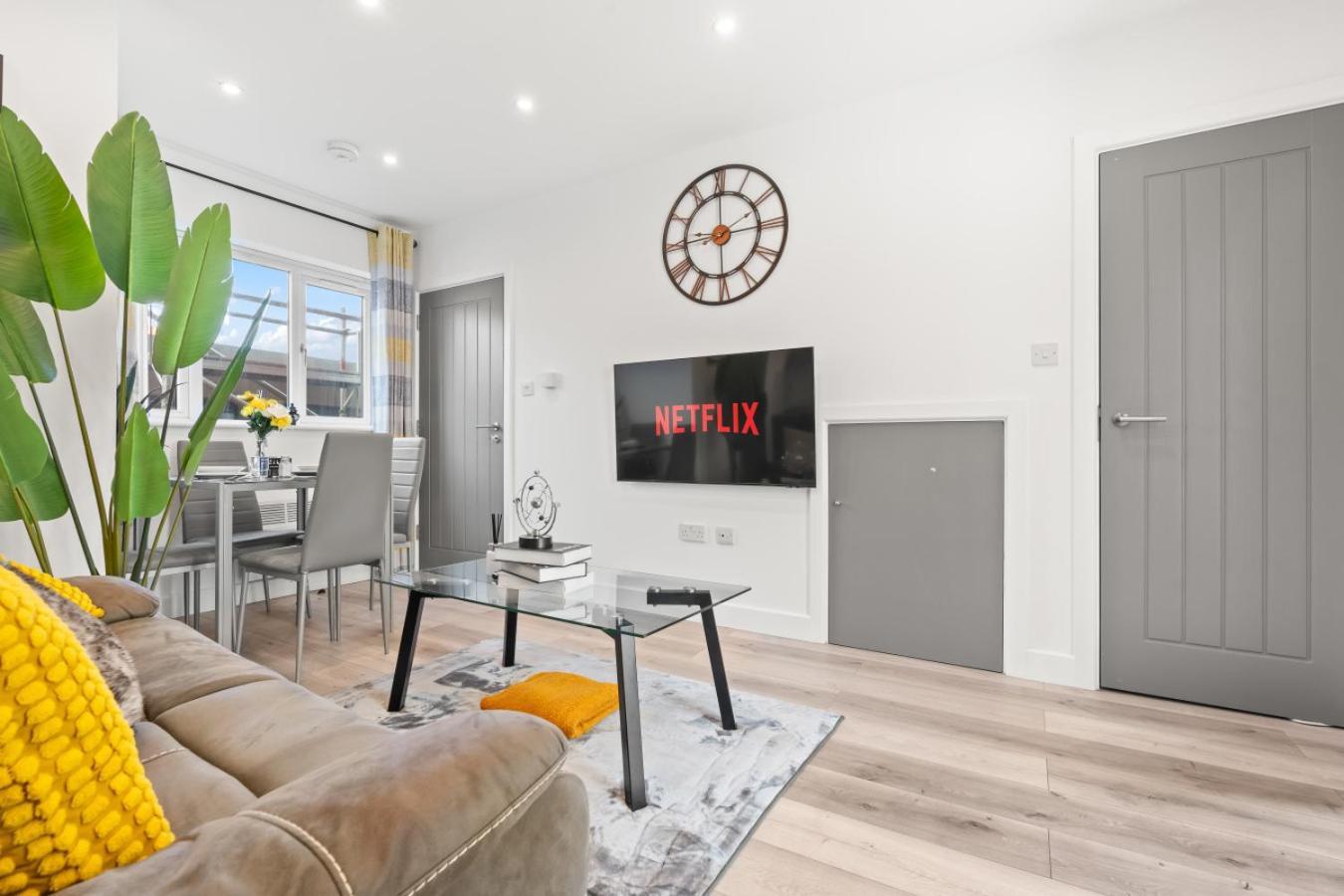 Charming 2br In Free Street Parking Apartment