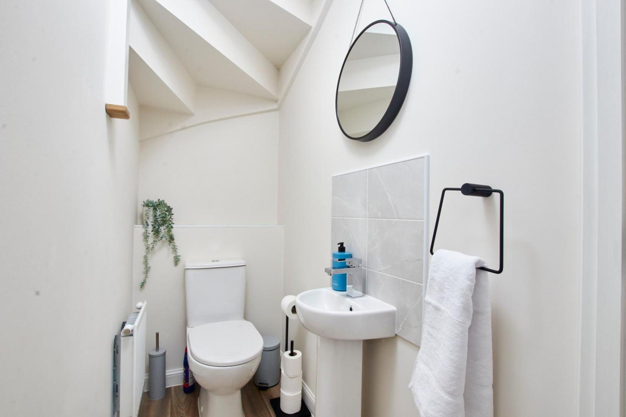 Perfect 3br House Sleeps 9 Holiday home Coventry
