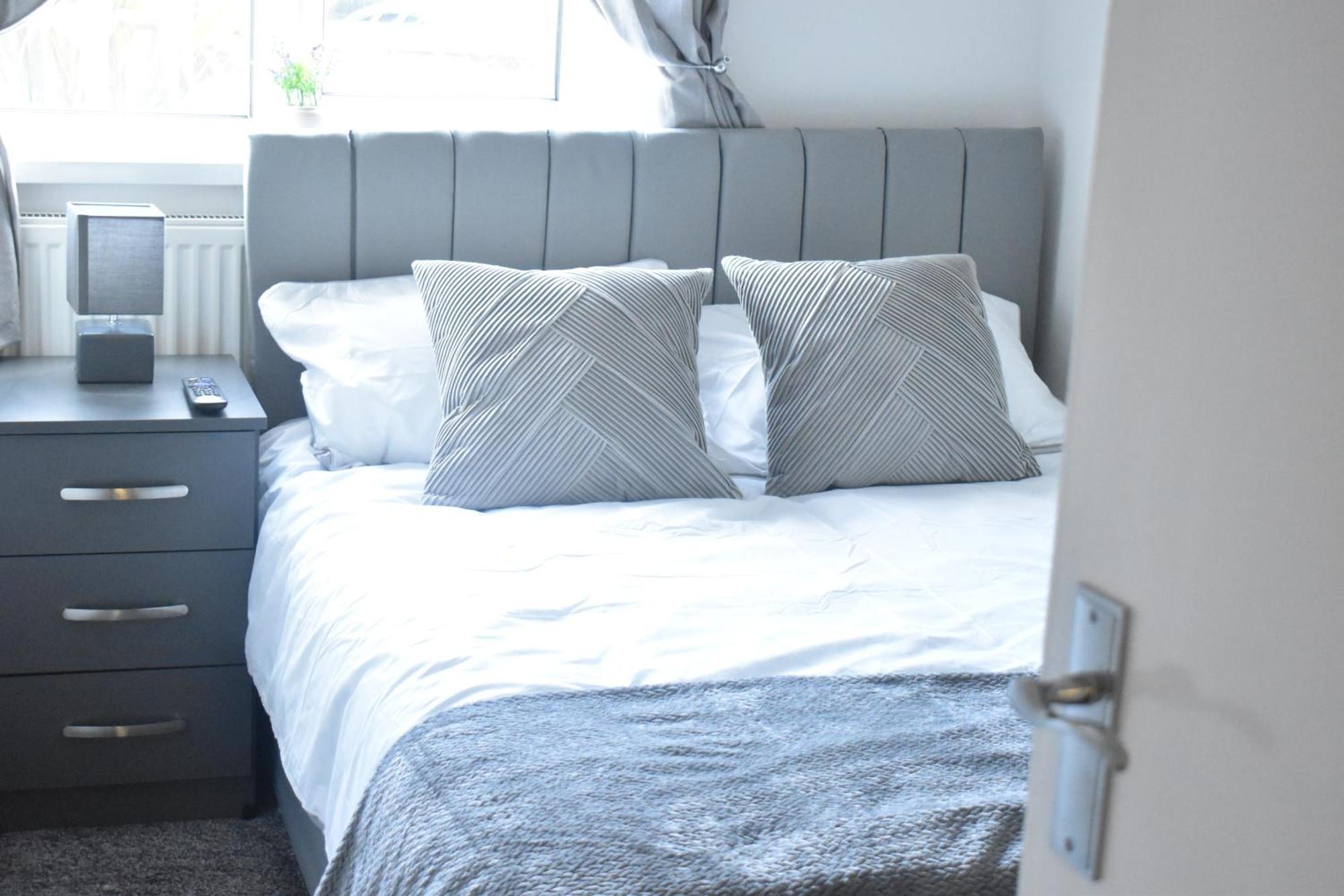 Spacious 2 Bed Flat Apartamento Coventry