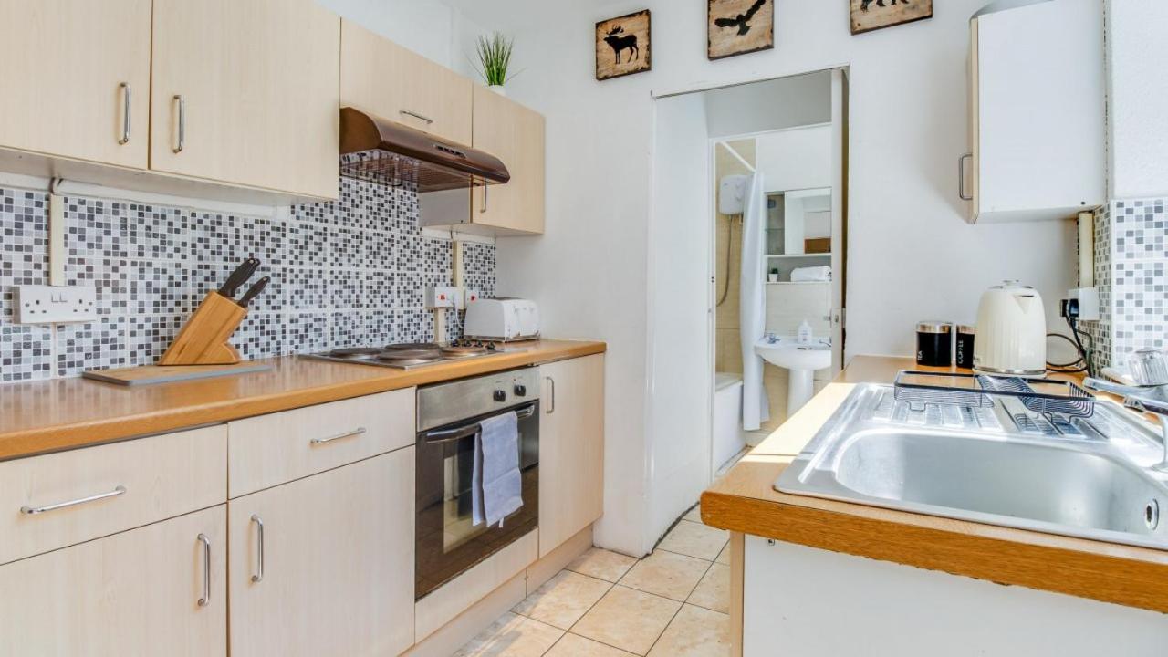 Stayzo House Accommodation- Free Parking