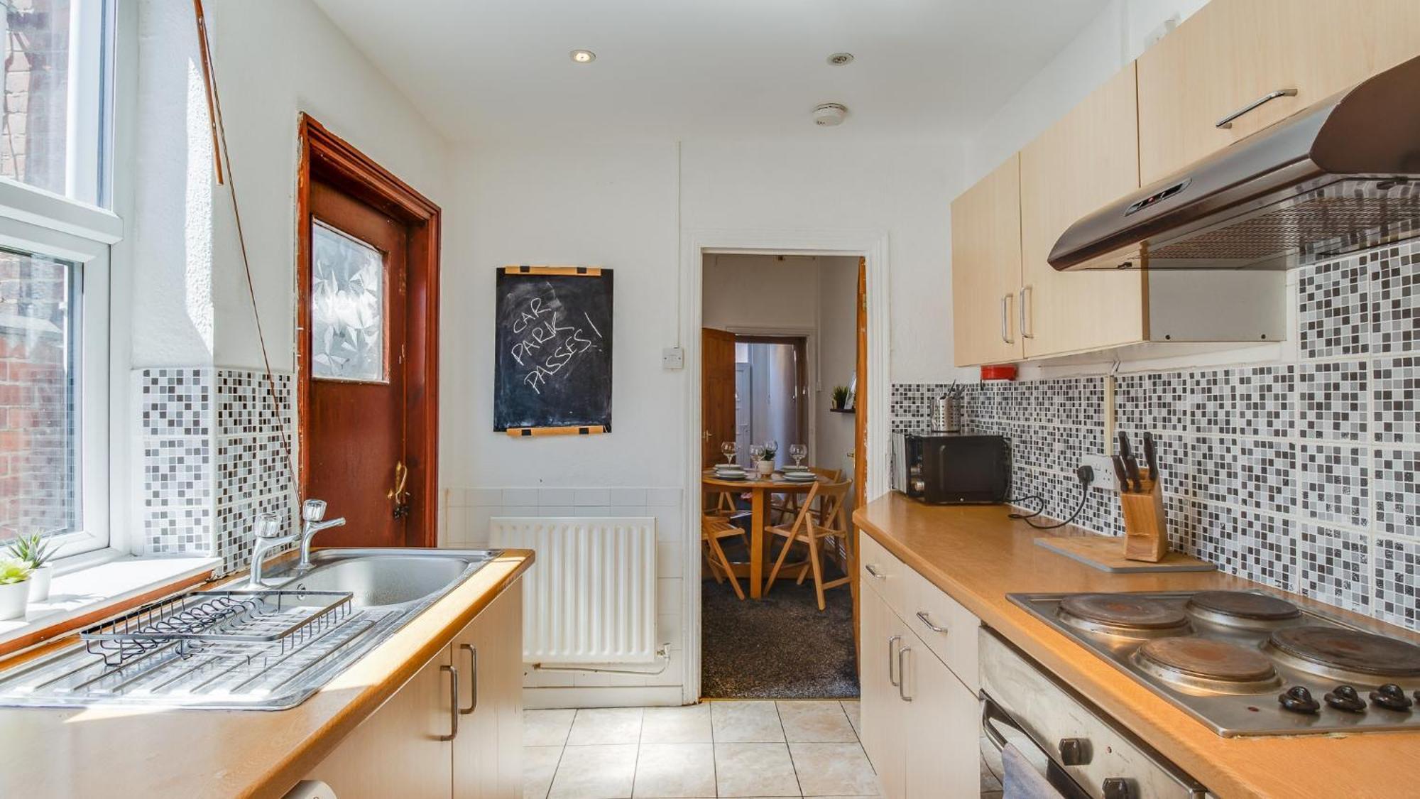 Apartamento Stayzo House Accommodation- Free Parking