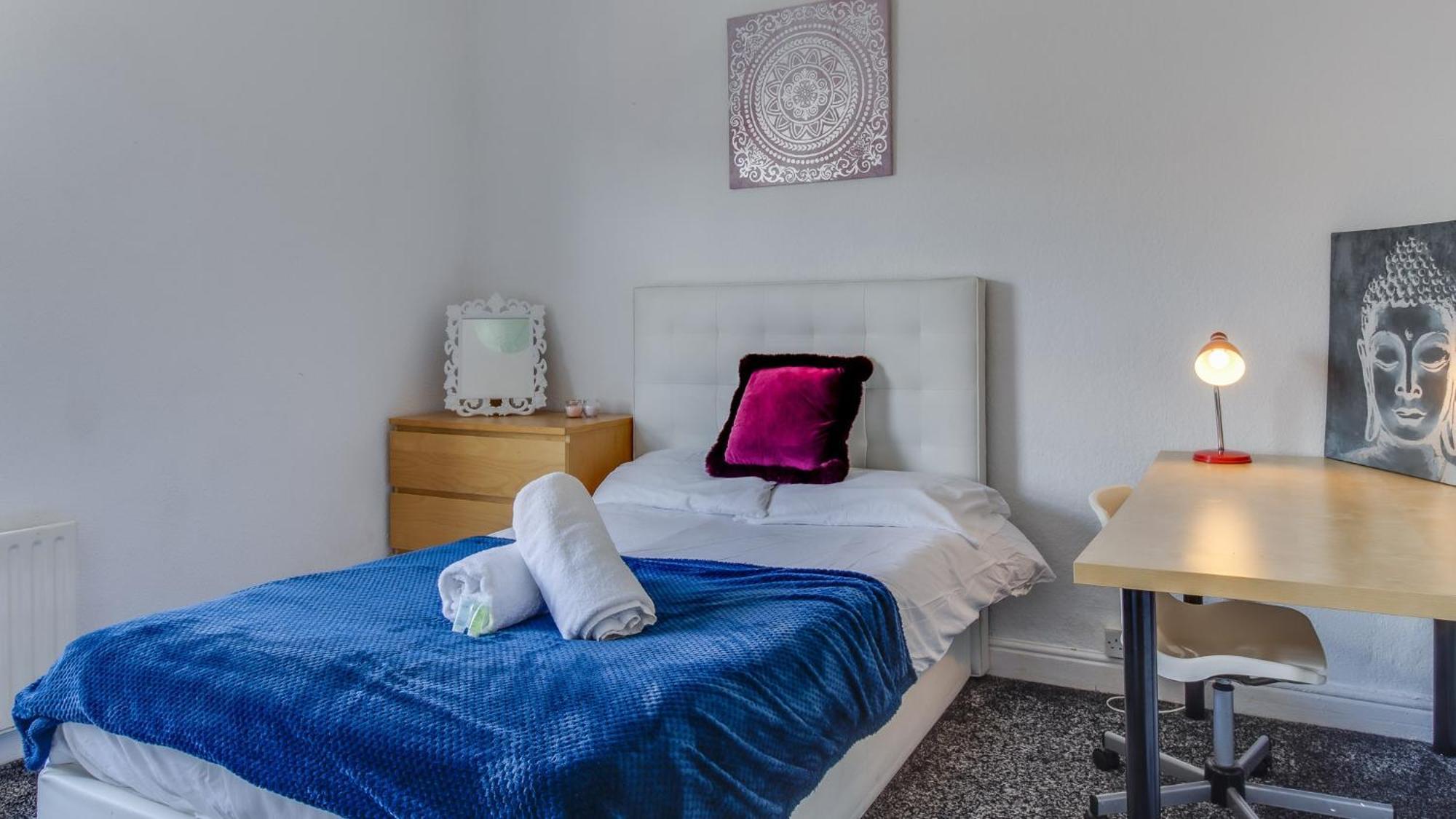 Stayzo House Accommodation- Free Parking * Coventry