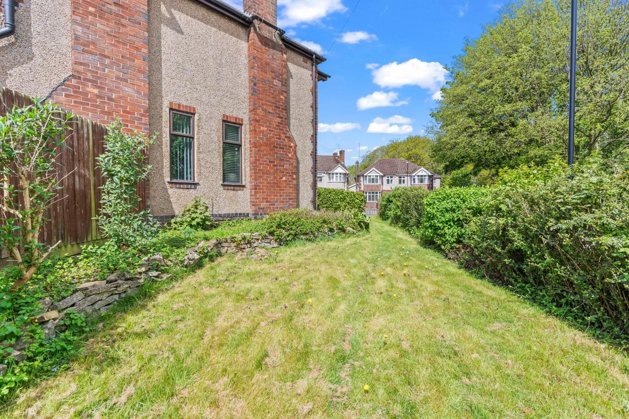Spacious 4-bedroom In Peaceful Spot