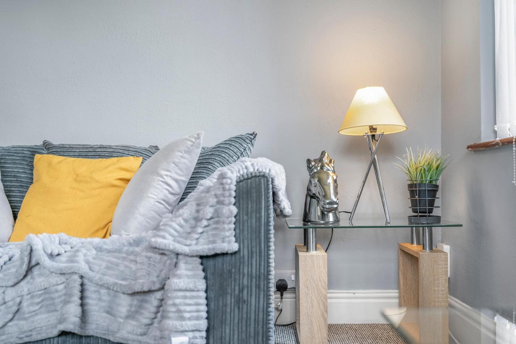 Casa de férias Spacious 4-bedroom In Peaceful Spot Coventry