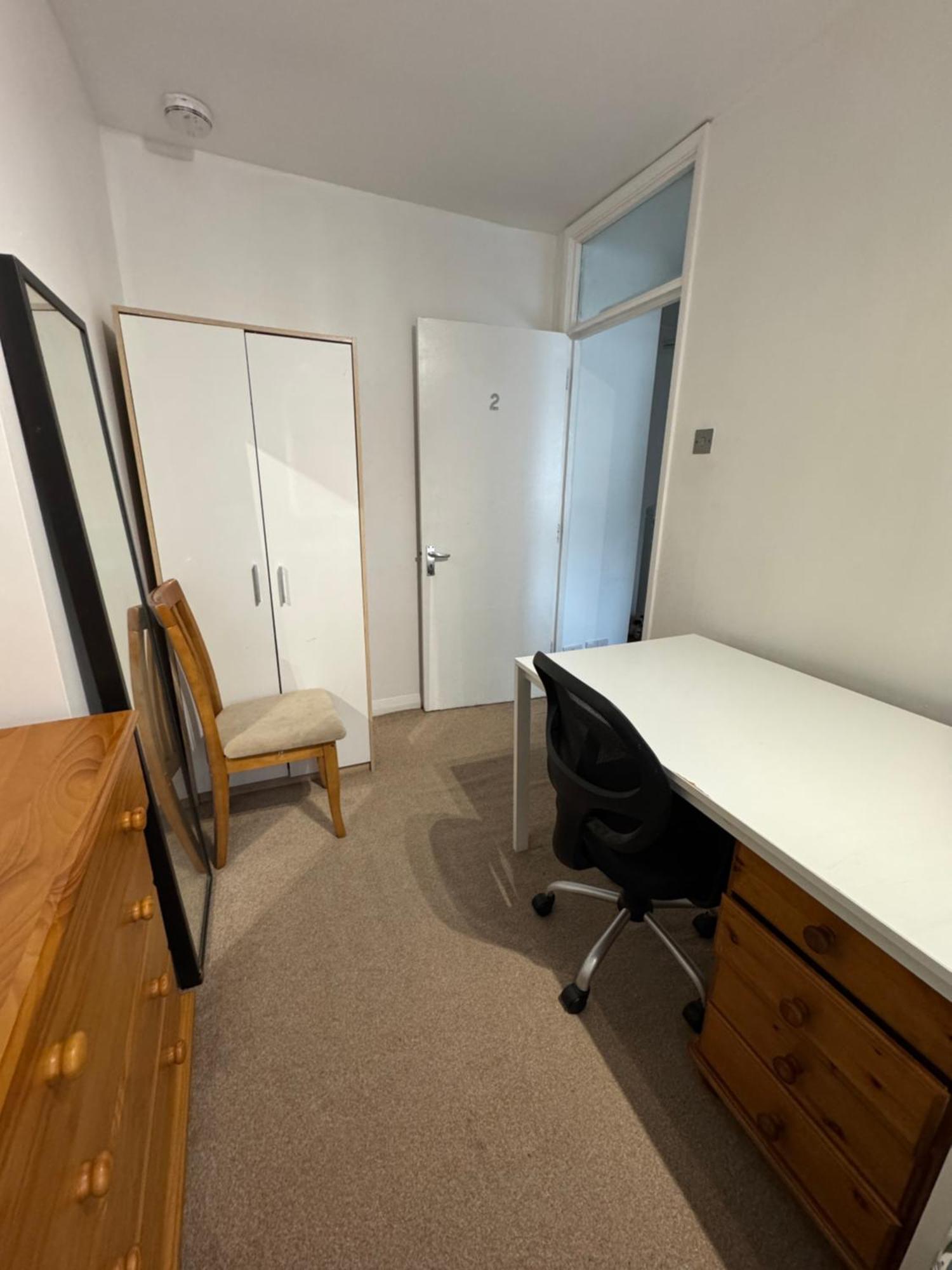 With Shared Toilet Cov Guest house Coventry