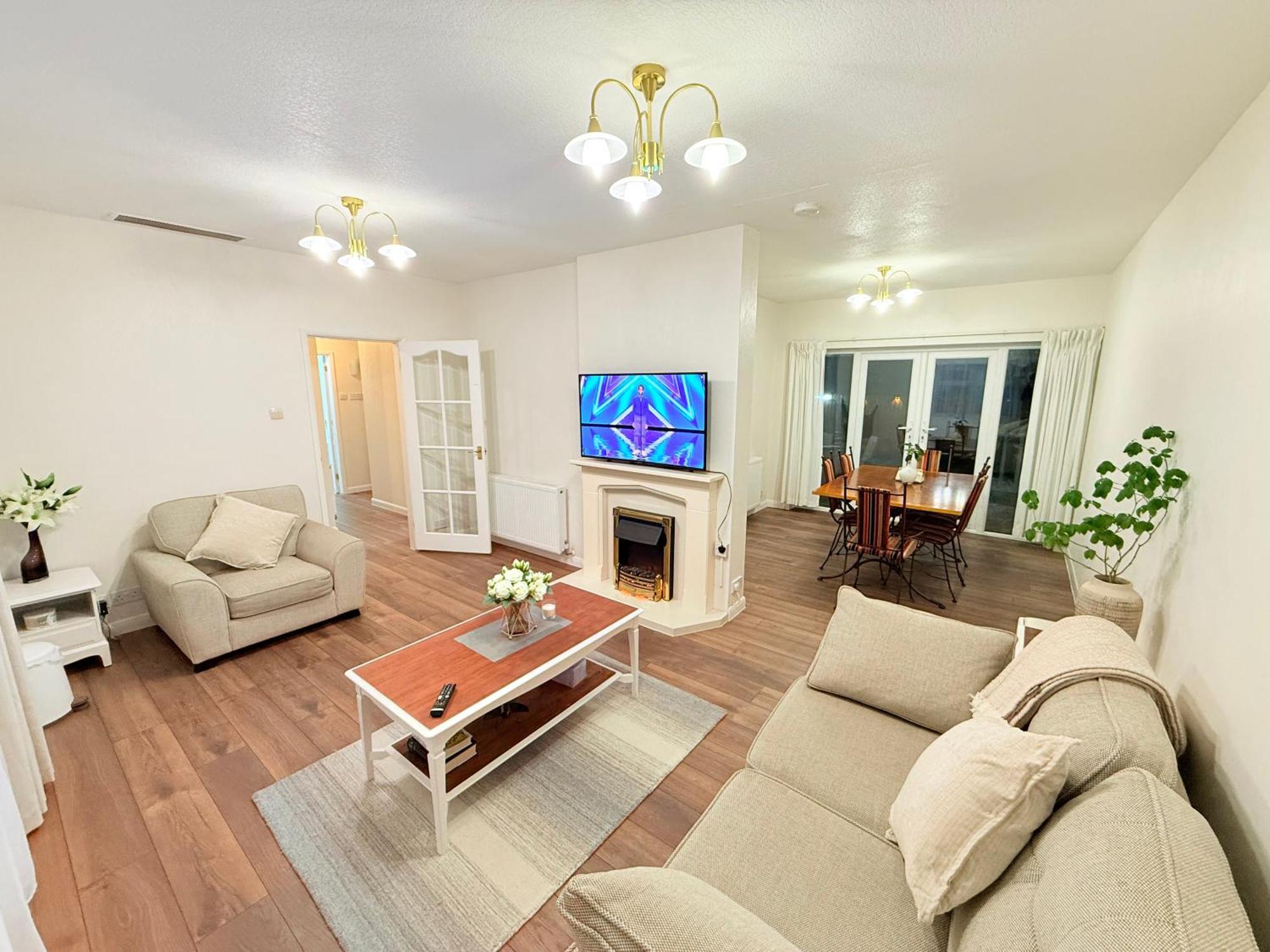 Cannon Village- Elegance & Comfort By Cannon Park , A Historic Retreat Next To The Of Warwick ,free Parking ,3 Bedrooms ,sleeps 9 Pousada