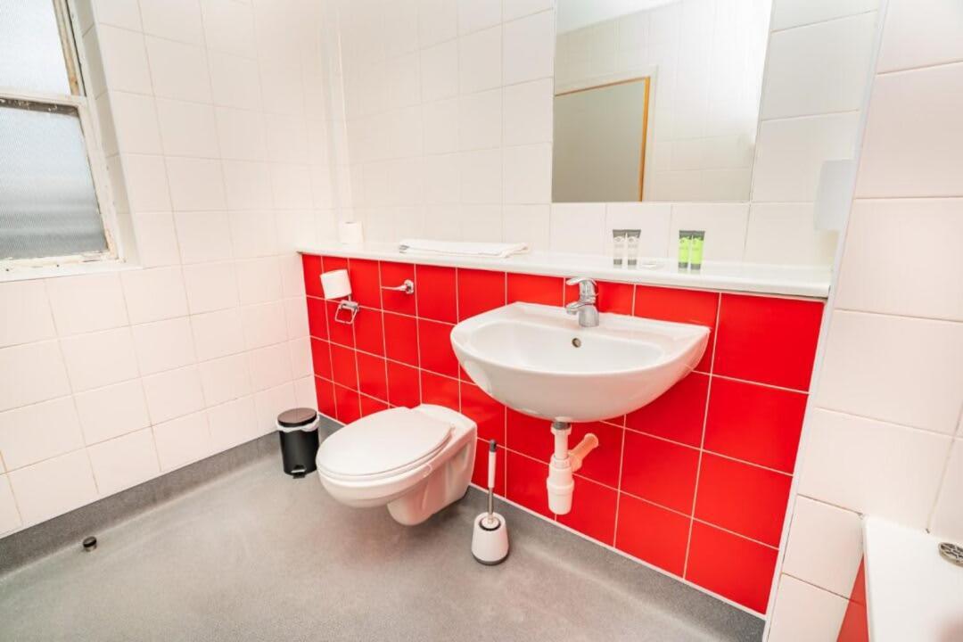 Fantastic Budget In Centre Apartment *