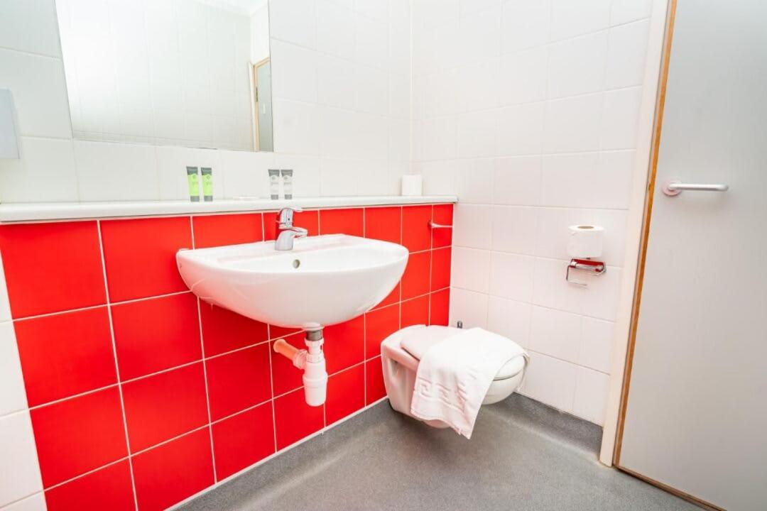 Lovely Budget In Centre Apartment *