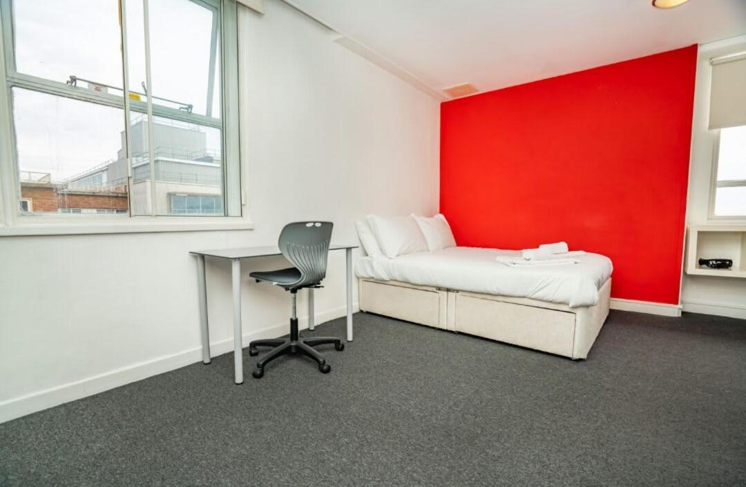 Lovely Budget In Centre Apartment *