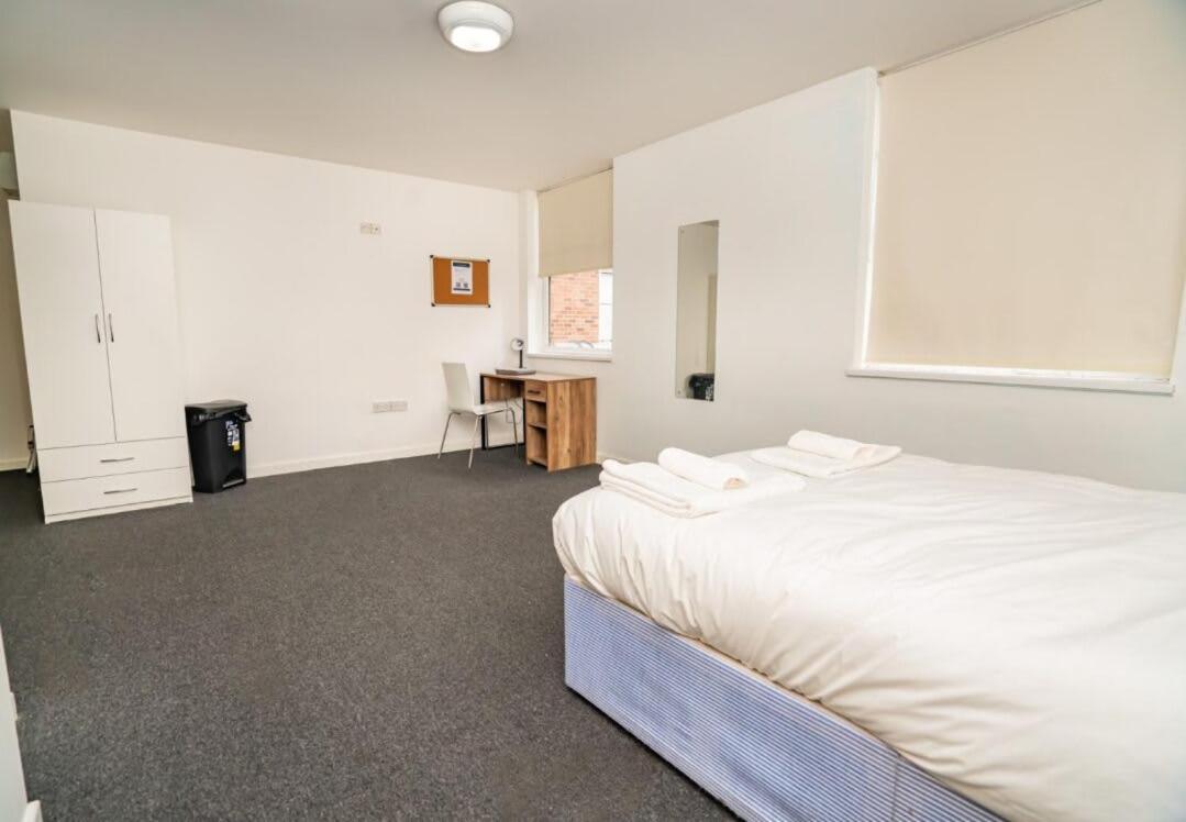 Modern Budget In Centre Apartment Coventry