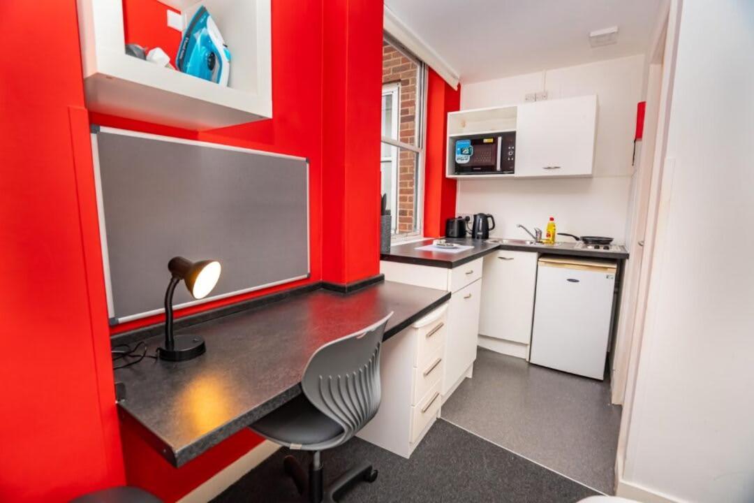 Cosy Budget In Centre Apartment