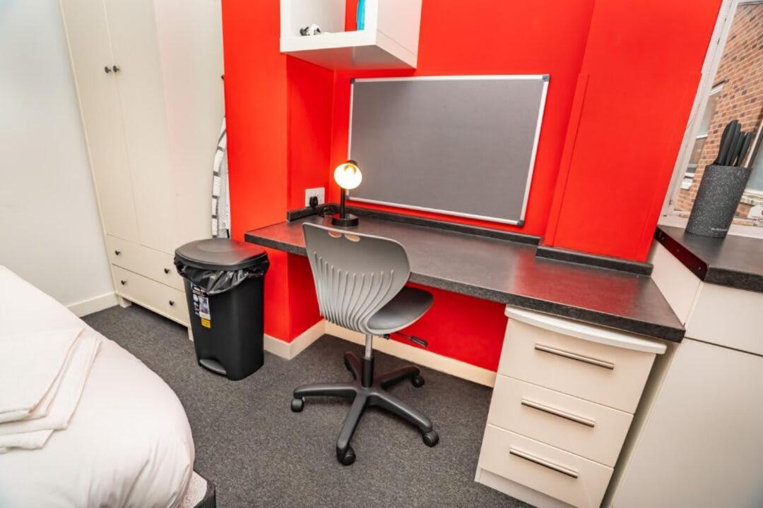 Cosy Budget In Centre Apartment *