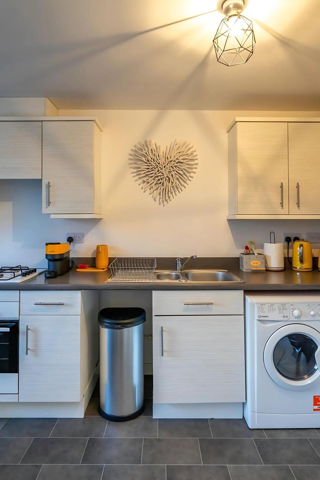 Apollo Apartment *