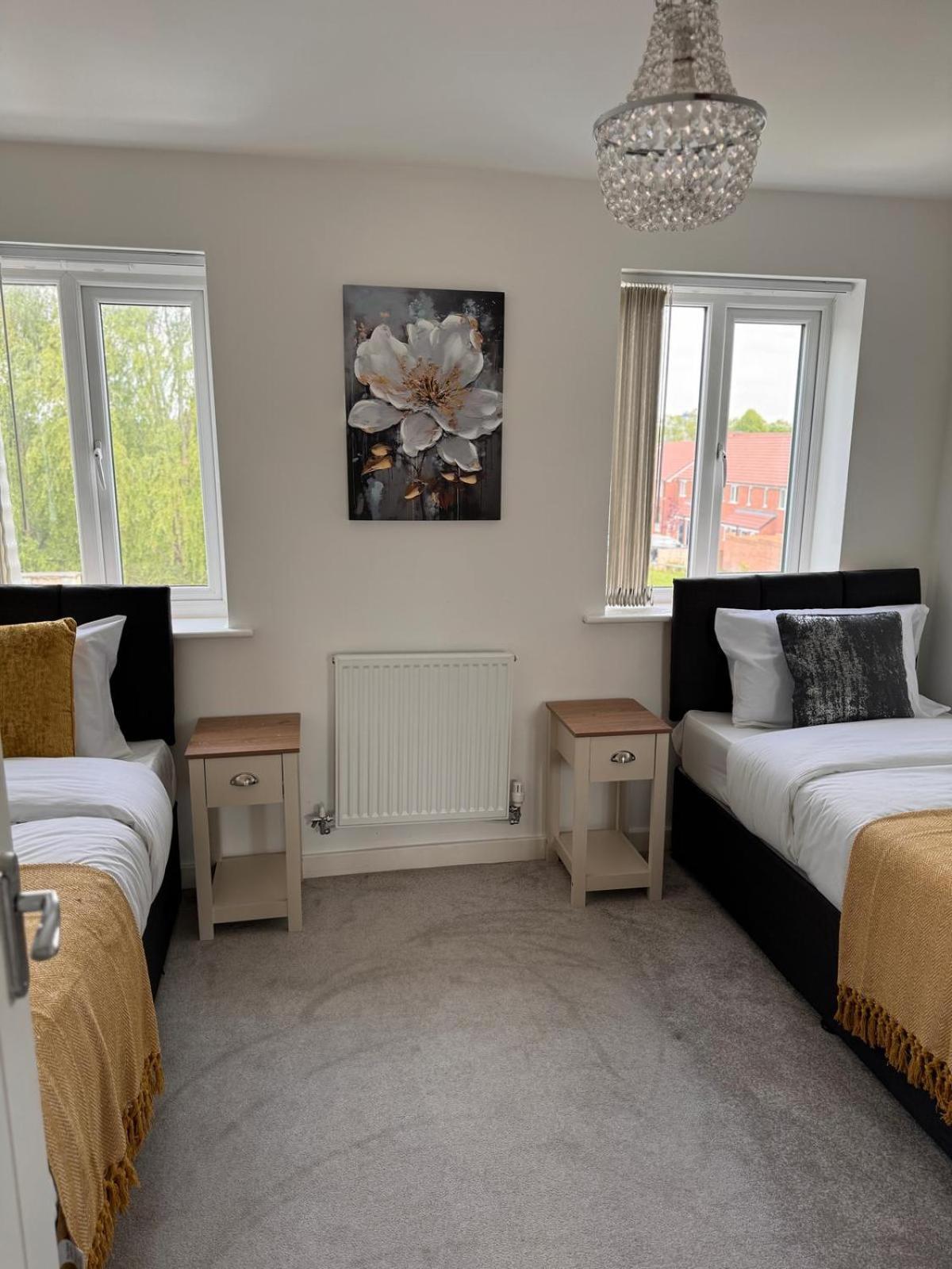 Spacious Luxurious Serviced 8