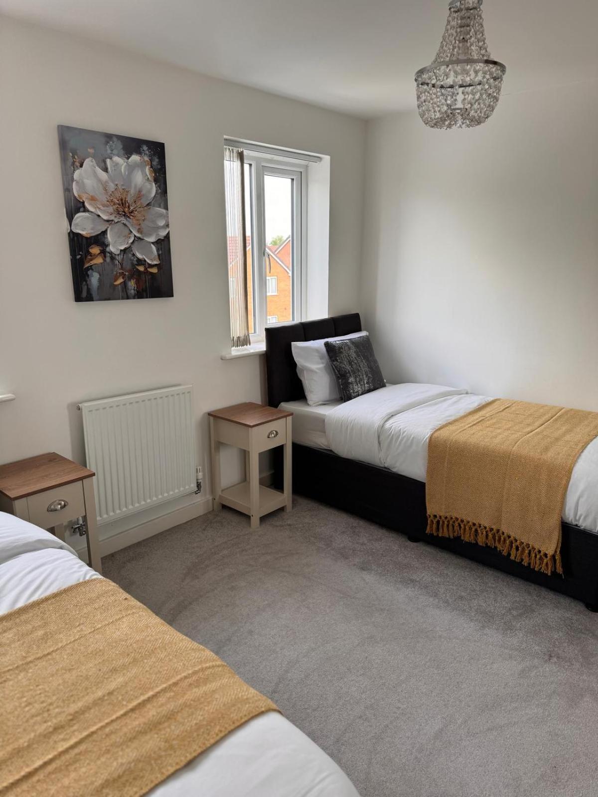 Spacious Luxurious Serviced 8 Holiday home