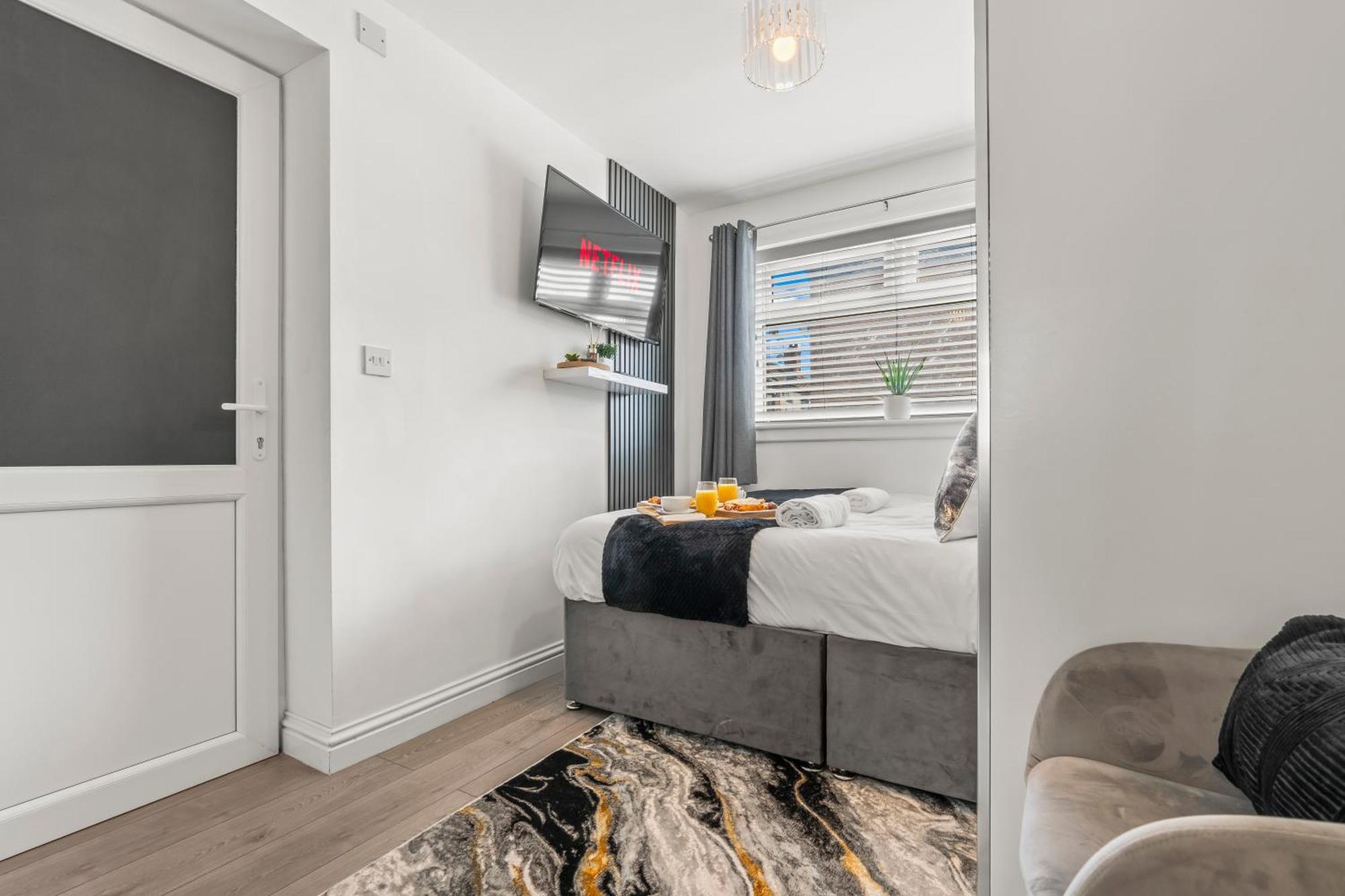 Centre House, Parking With Ev, Free Wifi, Netflix Apartment Coventry
